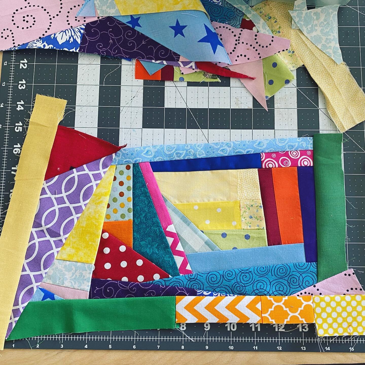 heavily in my rainbow phase. also my &ldquo;just put shit together &amp; see how it turns out&rdquo; phase &amp; my &ldquo;oh hey gotta leave a border for edge beading, time to start over&rdquo; phase. 
&bull;&bull;&bull;
#scrapquilting #scrapbusting