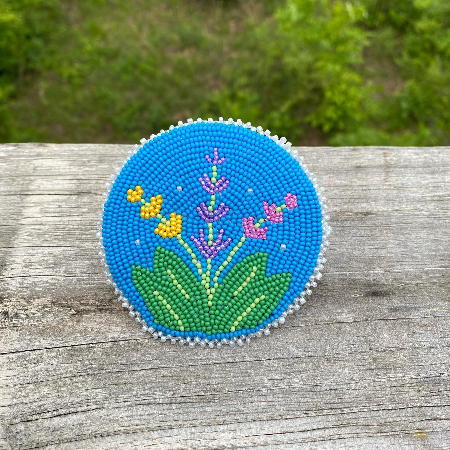 first time attempting the #beadthisinyourstylechallenge &mdash; glad it came back!
&bull;&bull;&bull;
#april2023beadthisinyourstyle #chickasaw #choctaw #learningtobead #beadembroidery #beadwork