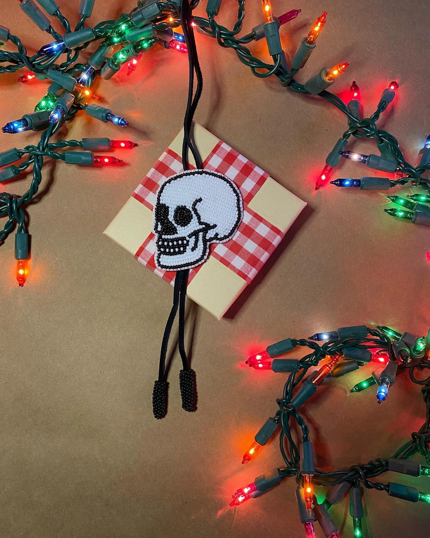 💀💀💀
skull bolo on rawhide with beaded tips ~•~ katehartstudio on e t s y