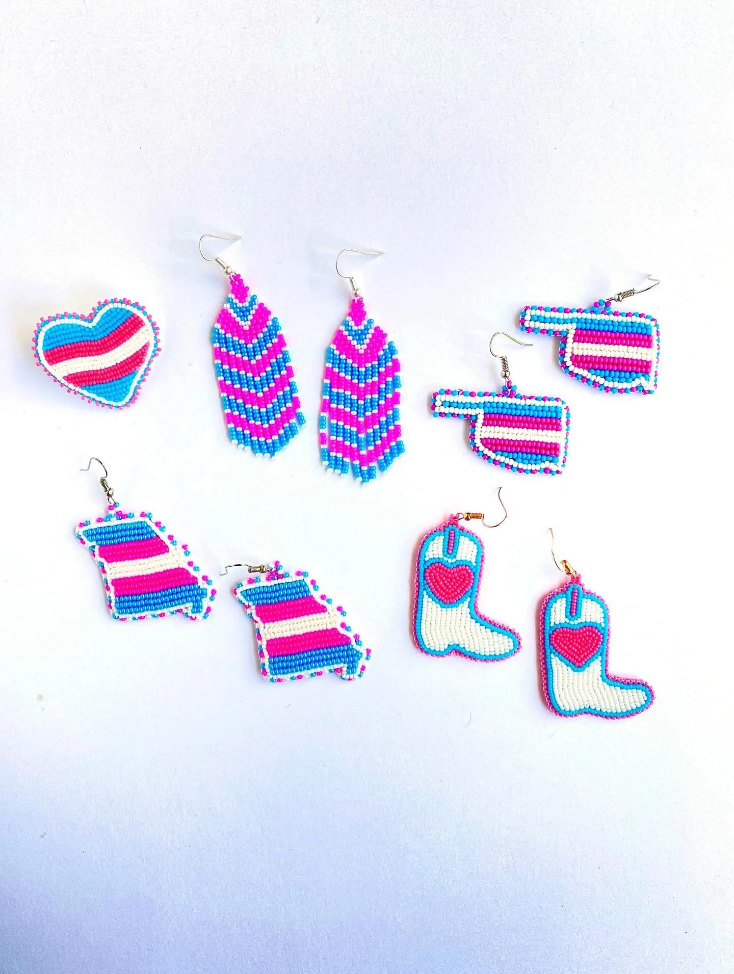 🏳️‍⚧️trans rights are human rights 🏳️‍⚧️
all proceeds to local charities ~ link in bio or search KateHartStudio on Etsy. (the boots already sold & went to Texas.)