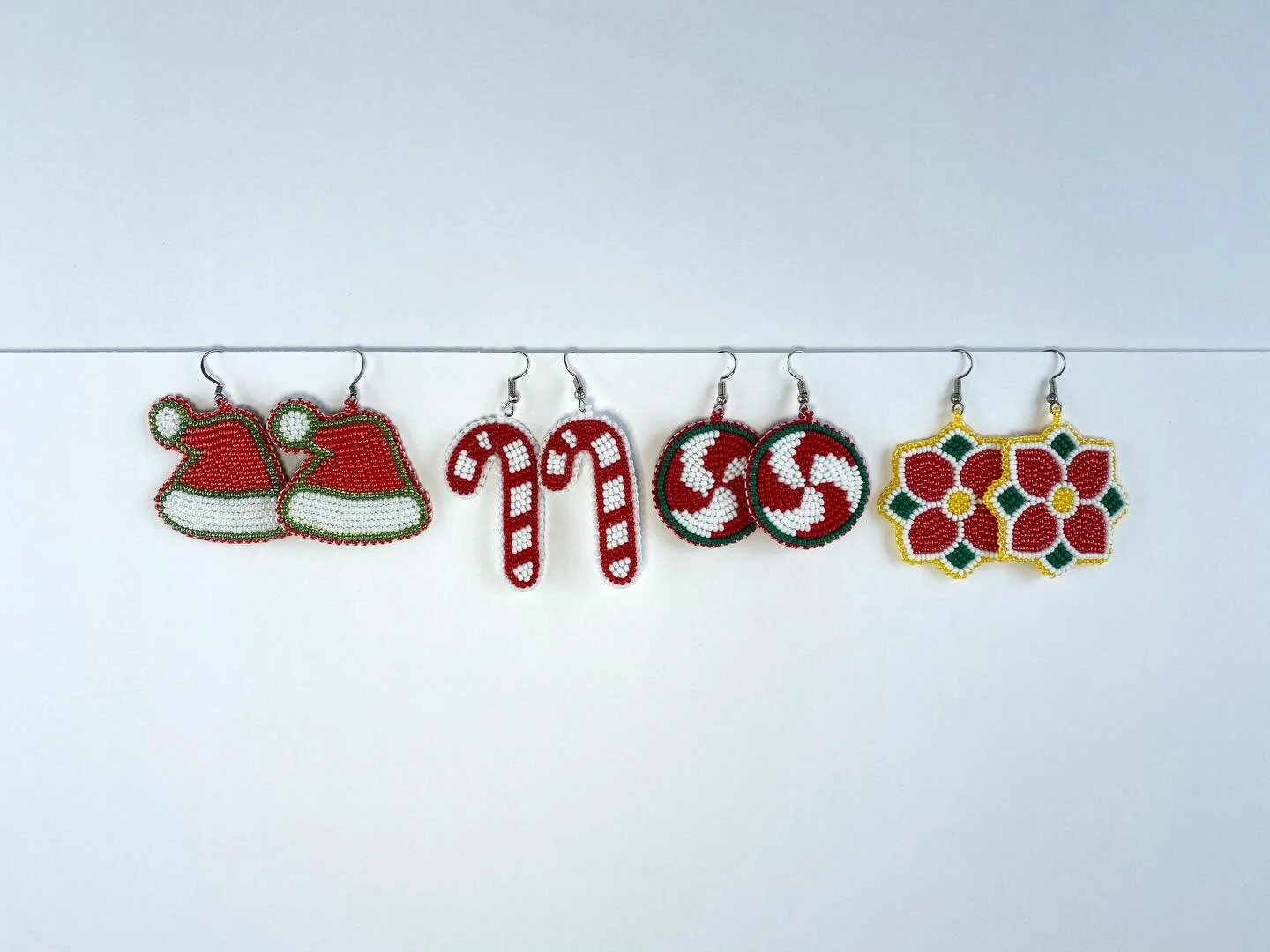 holiday drop! newsletter subscribers already grabbed a few of the new pieces but there are still lots of stocking stuffers available in my store (and as always, proceeds will go to local charities ~ search katehartstudio on etsy)

#beadwork #beadedea