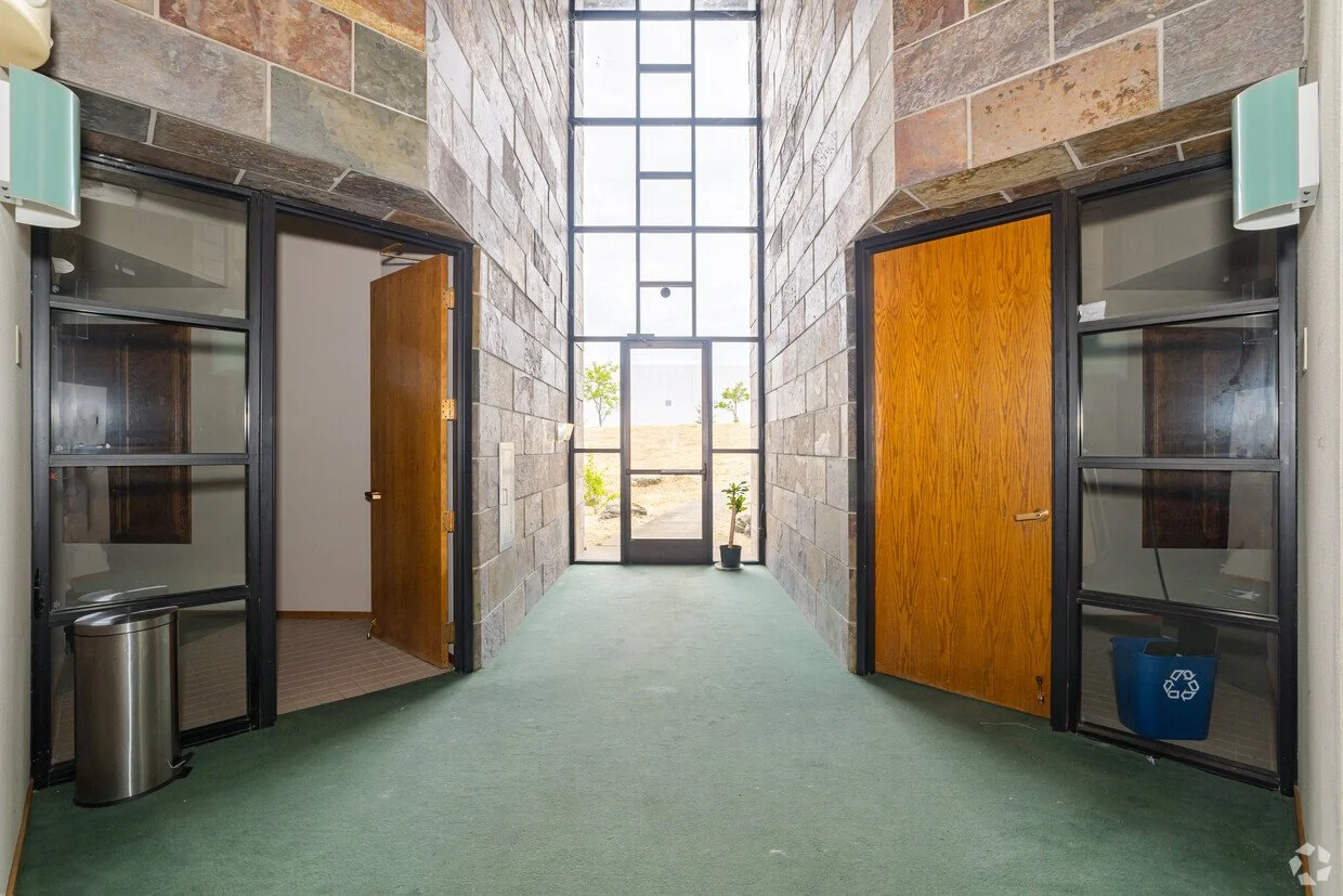 Hall pod 2.jpg