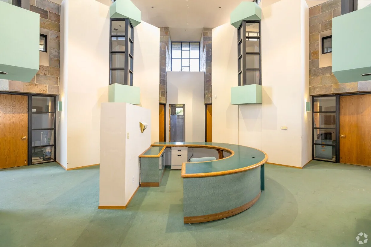 Lobby pod 2.jpg