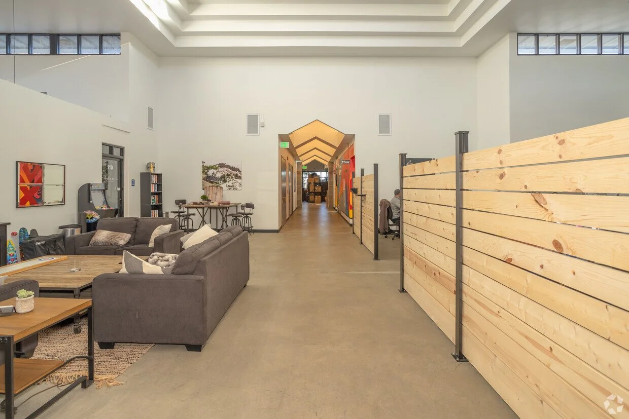 SLidebelts lounge.jpg