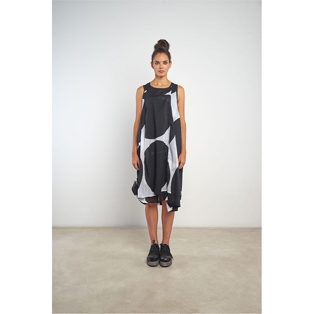 Summer Sleeveless Dress by #Rundholz
.
.
.
.
.
#antifashion #ss19 #houston #avantgardefashion #fashionkiller #conceptualfashion #houstonfashion #slowfashion #advancedfashion #toohotout #houstonweather #studiorundholz #whattowear #wearwhatyoulove #wom