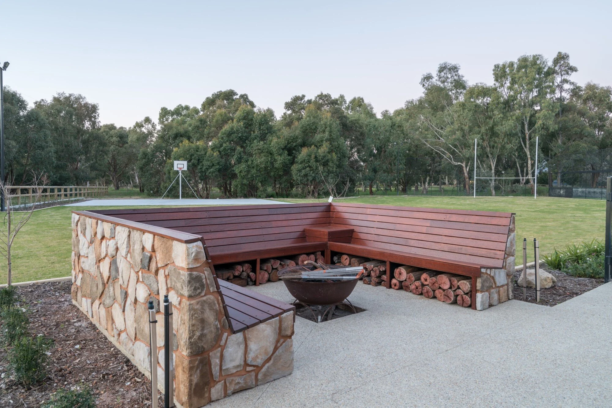  firepit-entertaining 