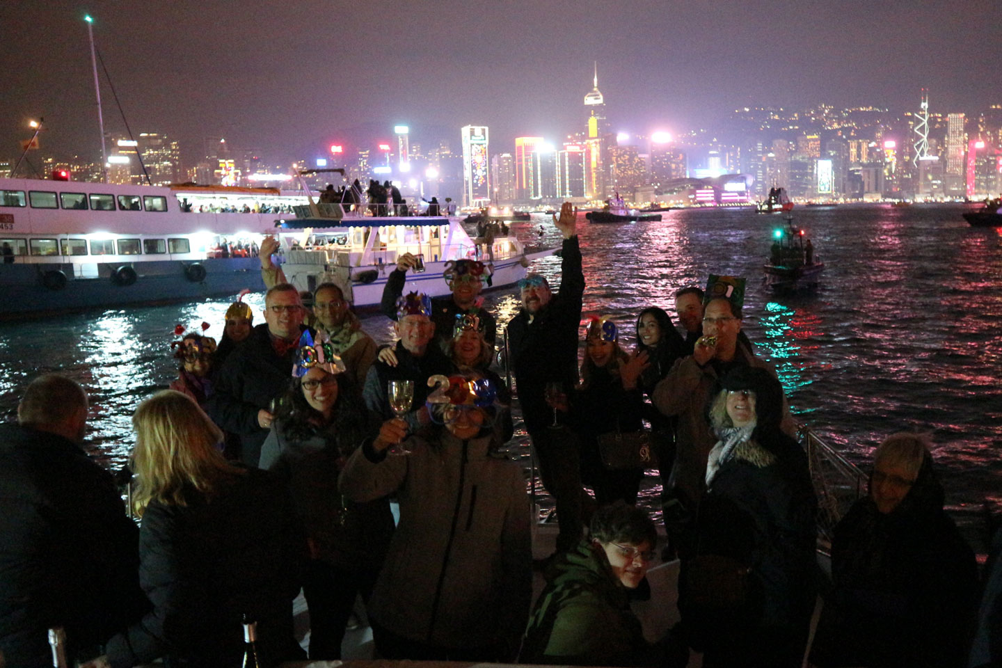 hong-kong-fireworks-cruise-new-year10.jpg