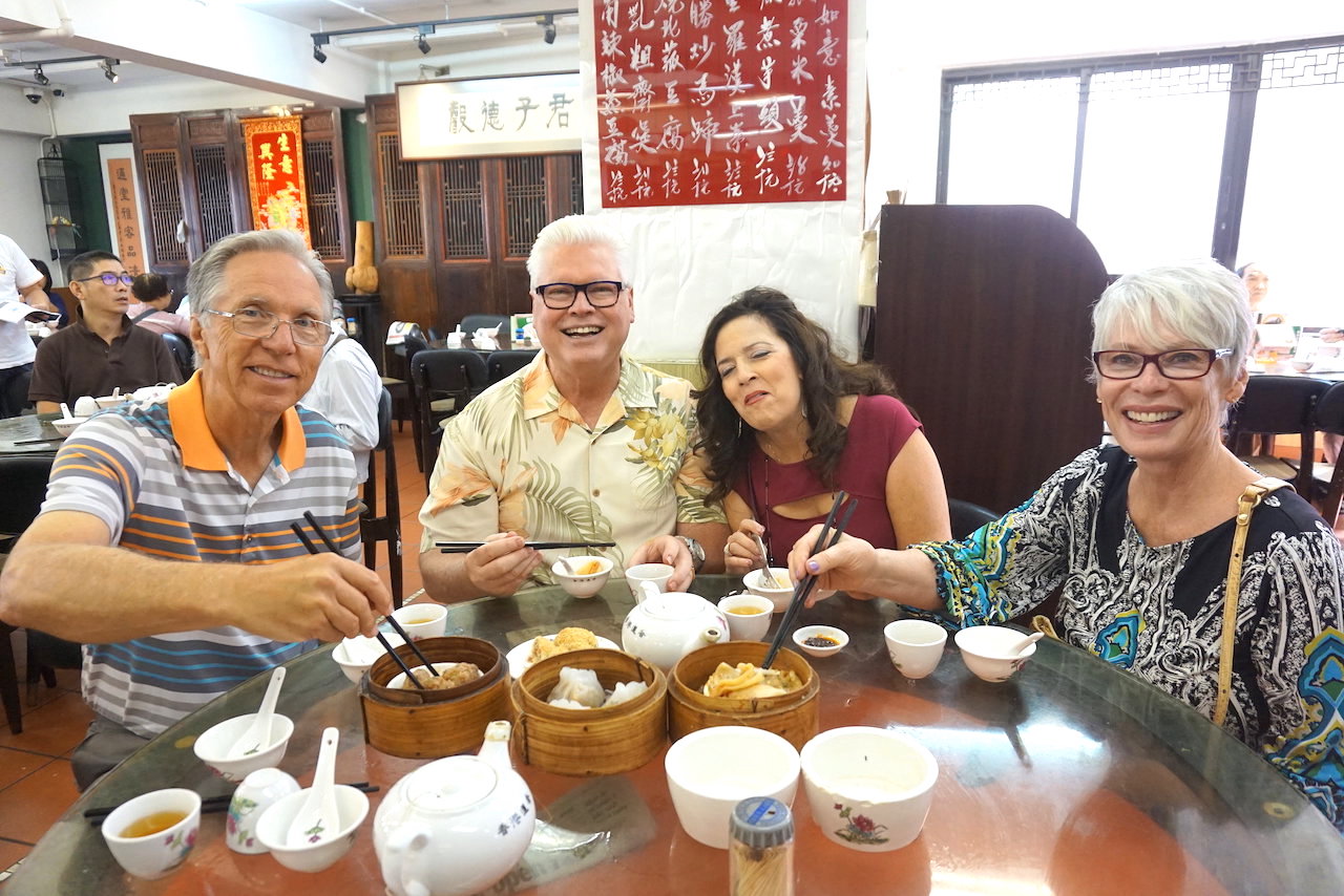 hello-hong-kong-food-tour-visitors4.jpeg