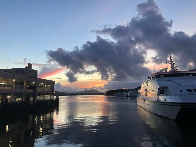 Just a simple beautiful sunrise in Hong Kong #hkliving #beautifulhk #852 #photooftheday #hellohongkong #hongkongtours #dbliving #around_db #hklife