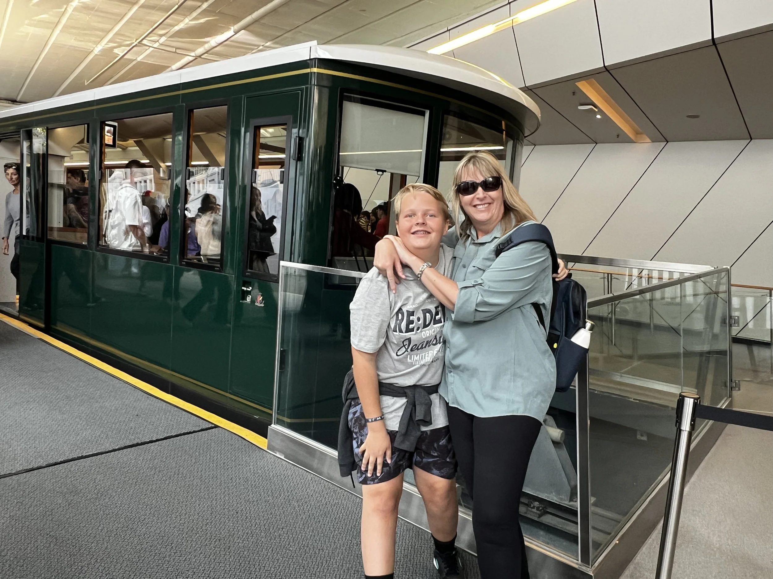 Hello-Hong-kong-guest-at-the-peaktram.jpg