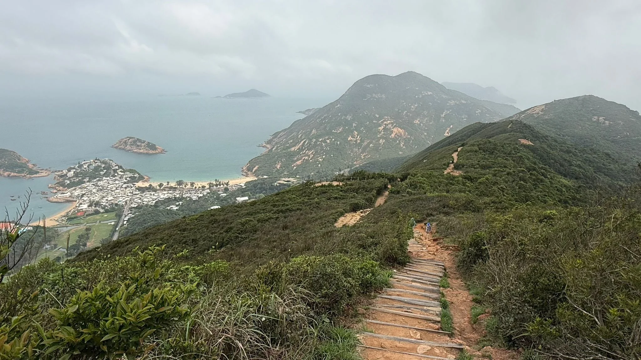 beginners-hiking-dragons-back-hong-kong.jpg