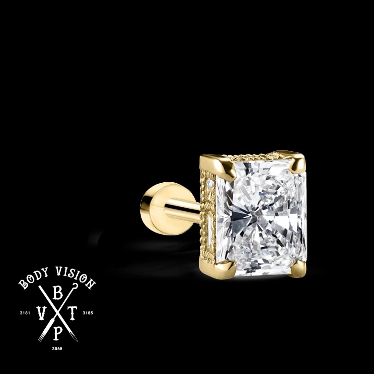 This exceptional radiant-cut crystal with straight, sleek sides is set by four solid gold prongs. An ornately engraved bezel features a pattern of baguette and princess-cut stones, held in place by intricately detailed milgrain settings for an extra 