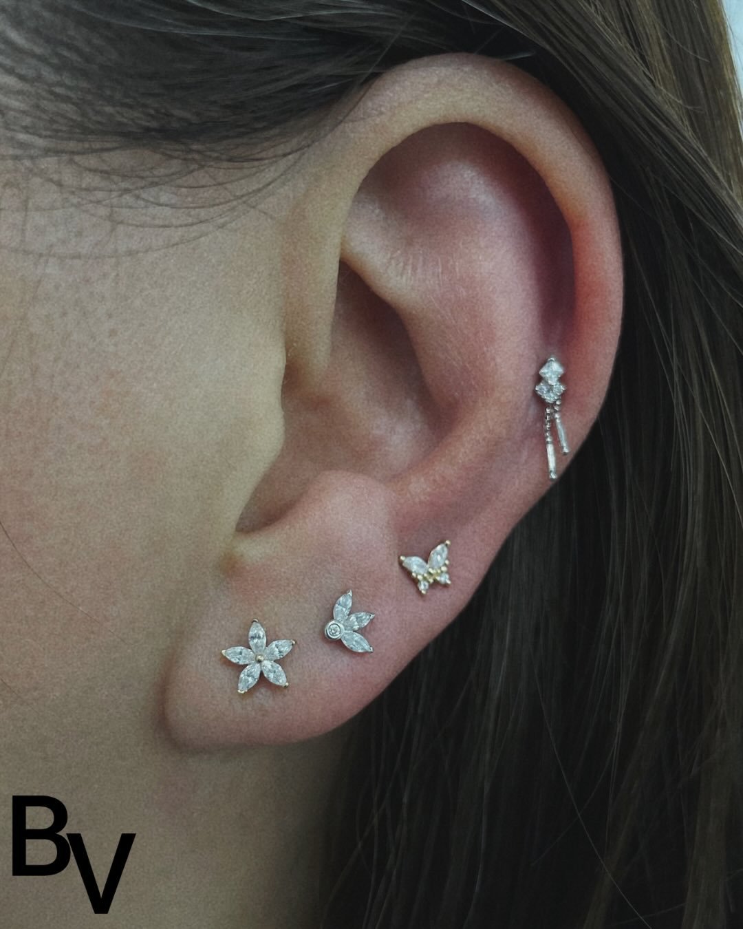 Joyce 🌼

swipe through to see how we&rsquo;ve been styling our favourite 14k gold flower. The claw-set petals give it a sharper, more textured look that hits different than a standard bezel.

Now available in store ✨

For all Bookings, Enquires or C