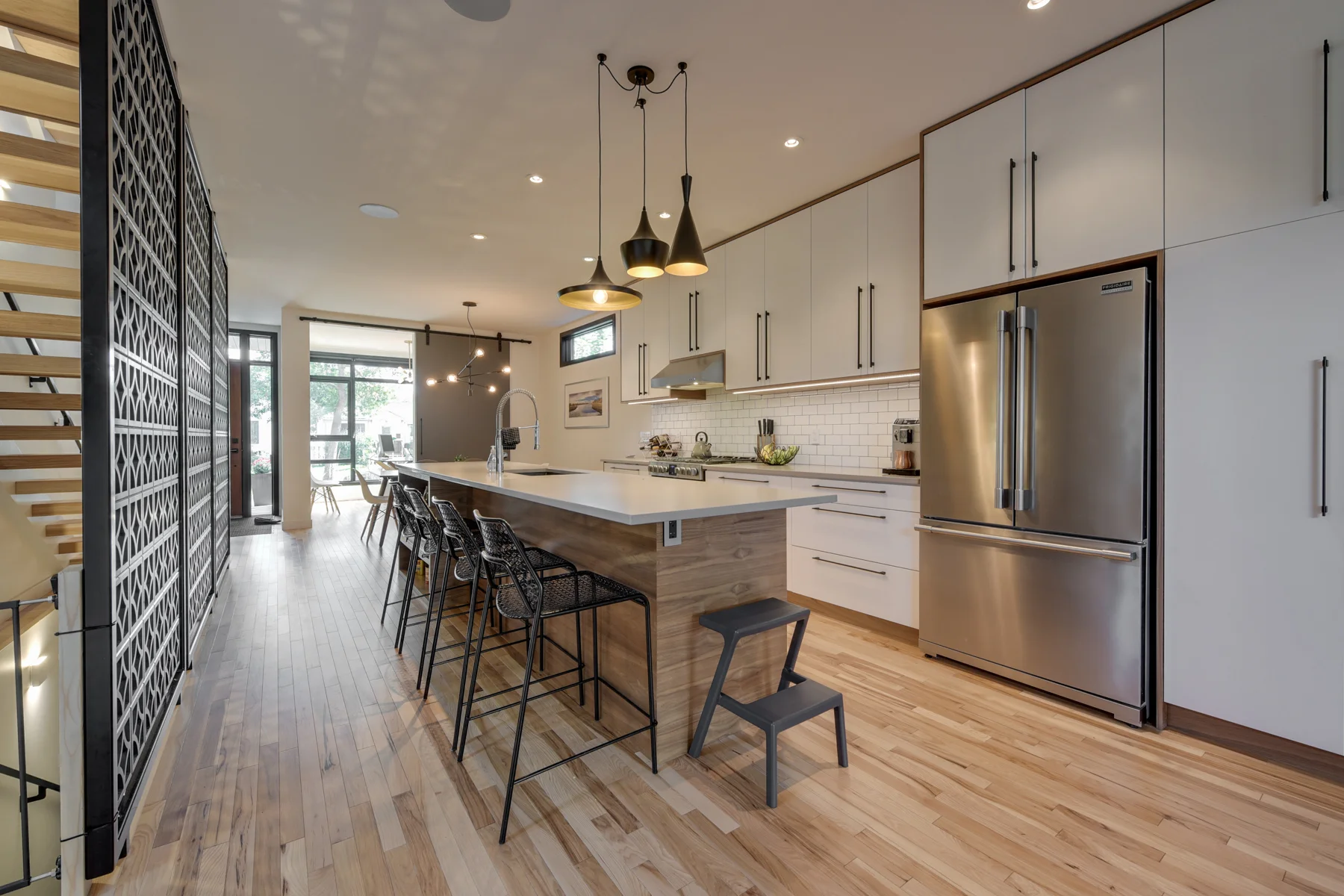 9332-95St-20.jpg