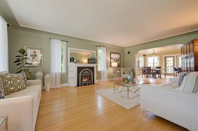 Crestwood,  $679,000