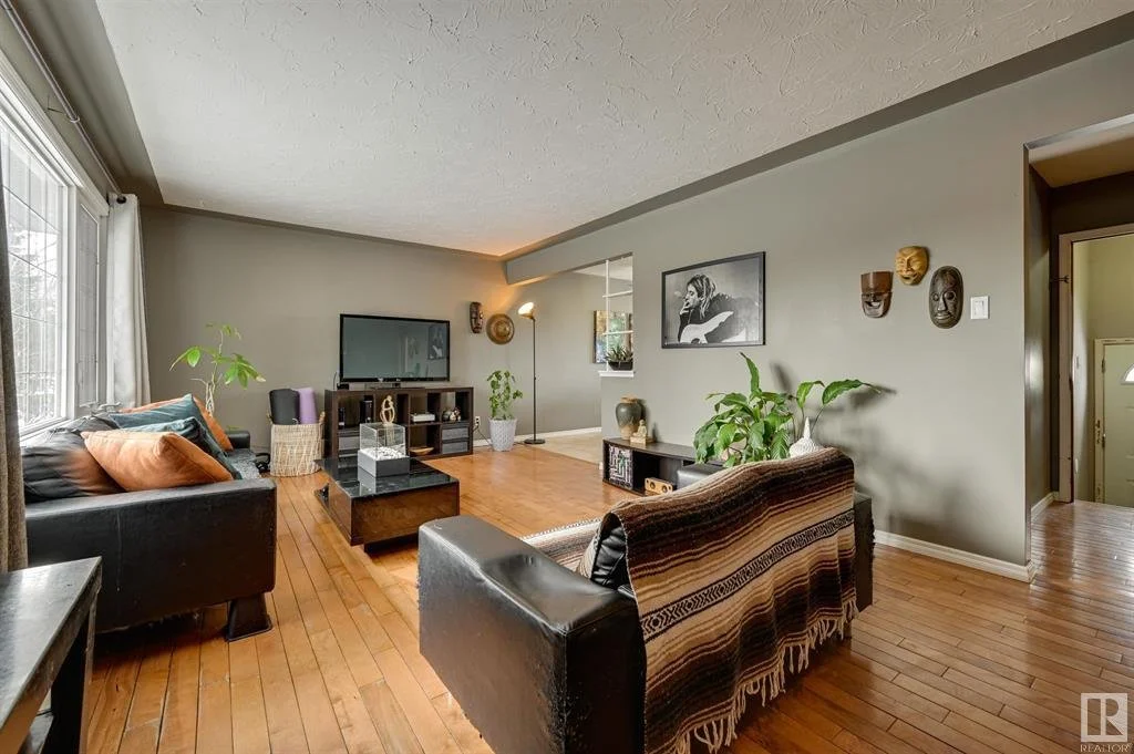 Calder, $299,900