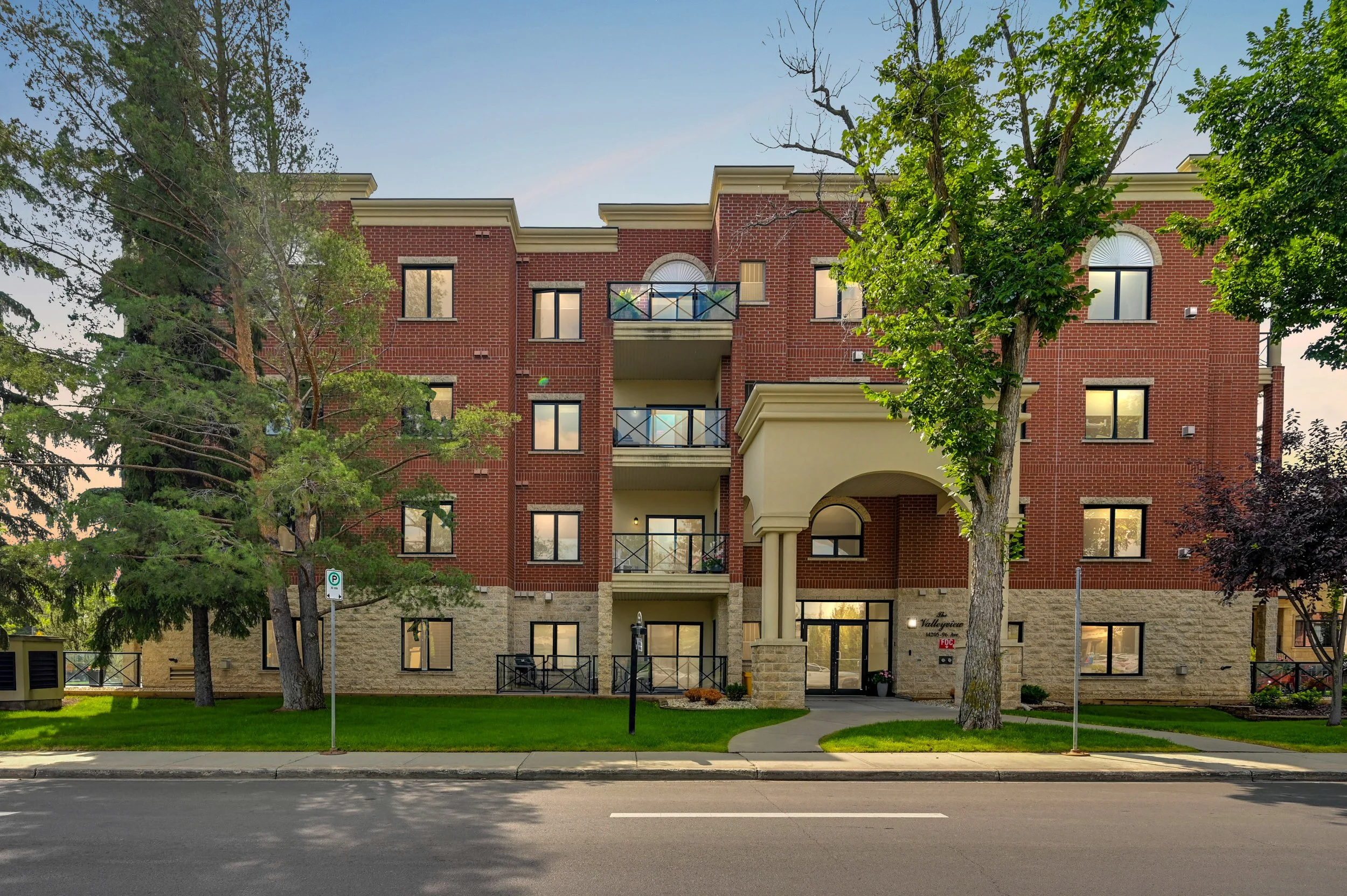Crestwood $495,000