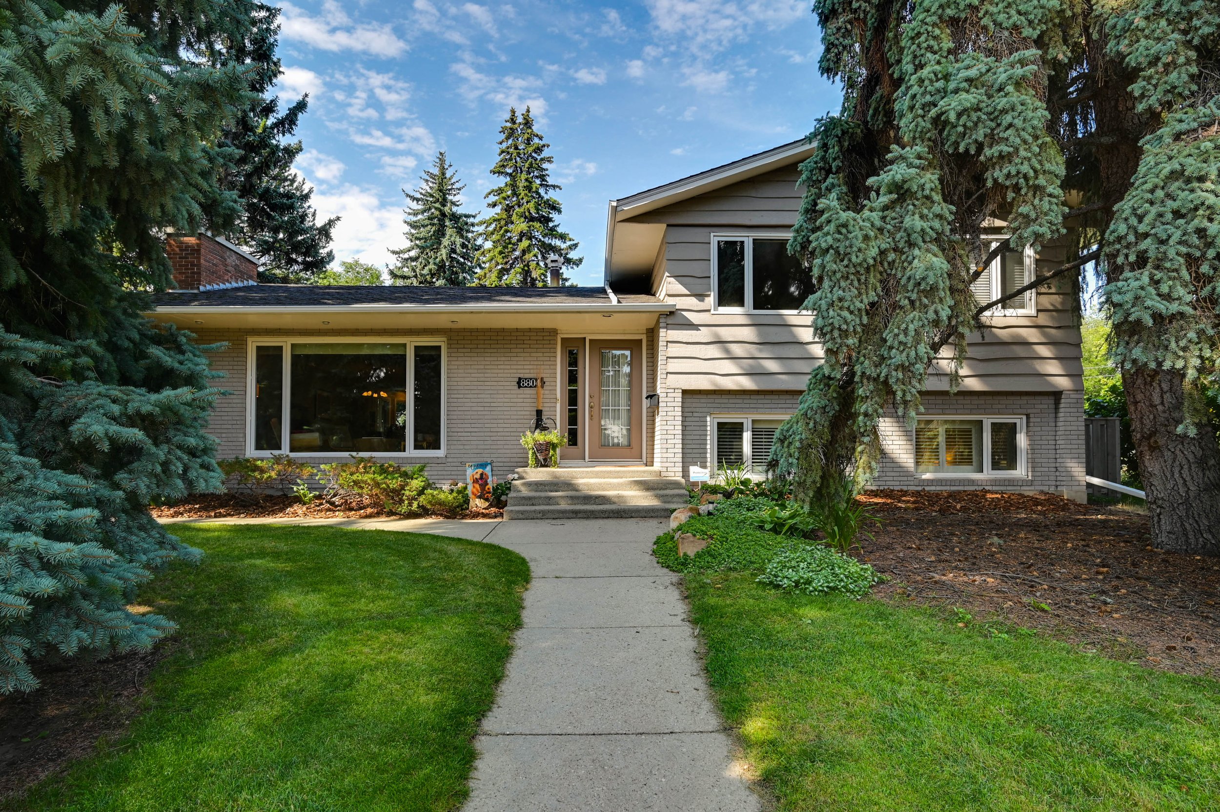 Valleyview $924,900