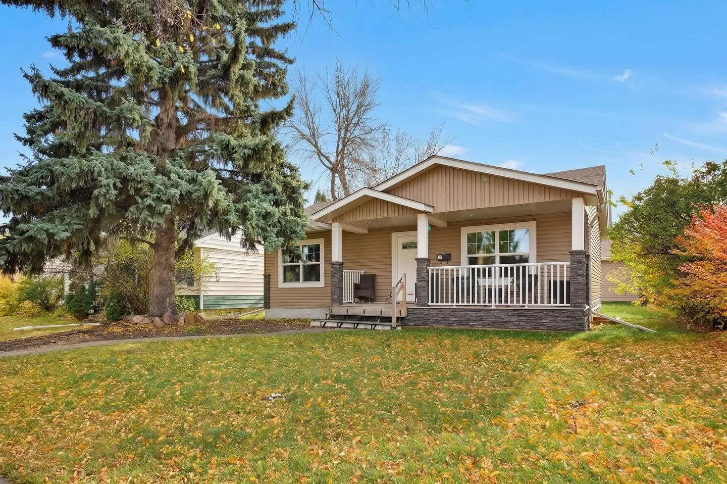 🏡 JUST LISTED | Dovercourt | $449,900

This extensively renovated bungalow brings together a bright, open-concept layout, a chef-inspired kitchen with deluxe cabinetry and a centre island, and 4 bedrooms + 2 bathrooms across two finished levels. Plu