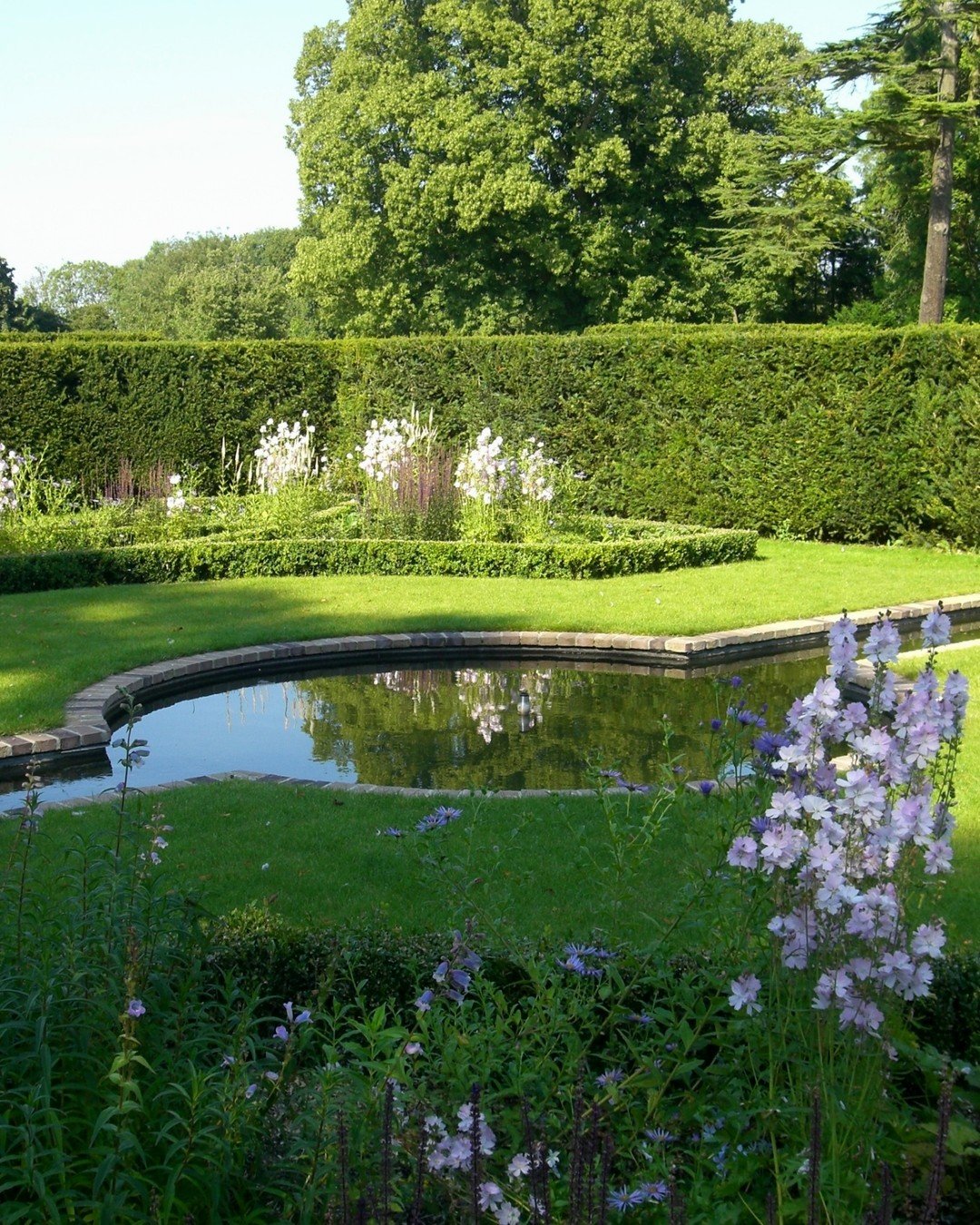 I&rsquo;ve never been interested in gardens that feel too controlled. For me, it&rsquo;s about finding that balance where structure is doing its job, but the garden still feels alive, relaxed and able to change with the seasons. This photograph captu