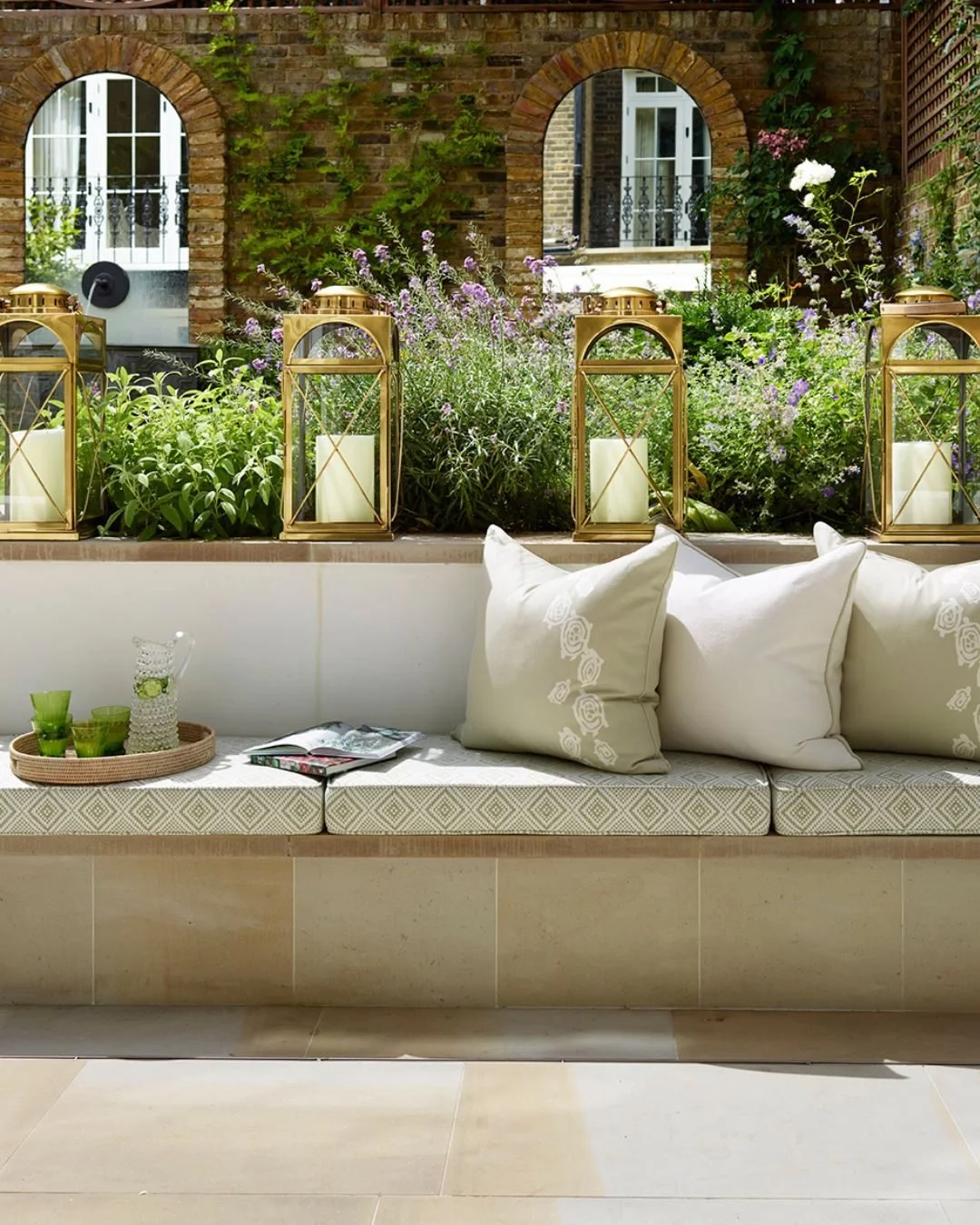 As soon as the sun appears, the garden quietly becomes the best room in the house, chairs are claimed, tables appear, and suddenly every excuse to sit outside feels entirely justified.

Beautiful furnishings done by @studiovero. 

#gardendesign #lond
