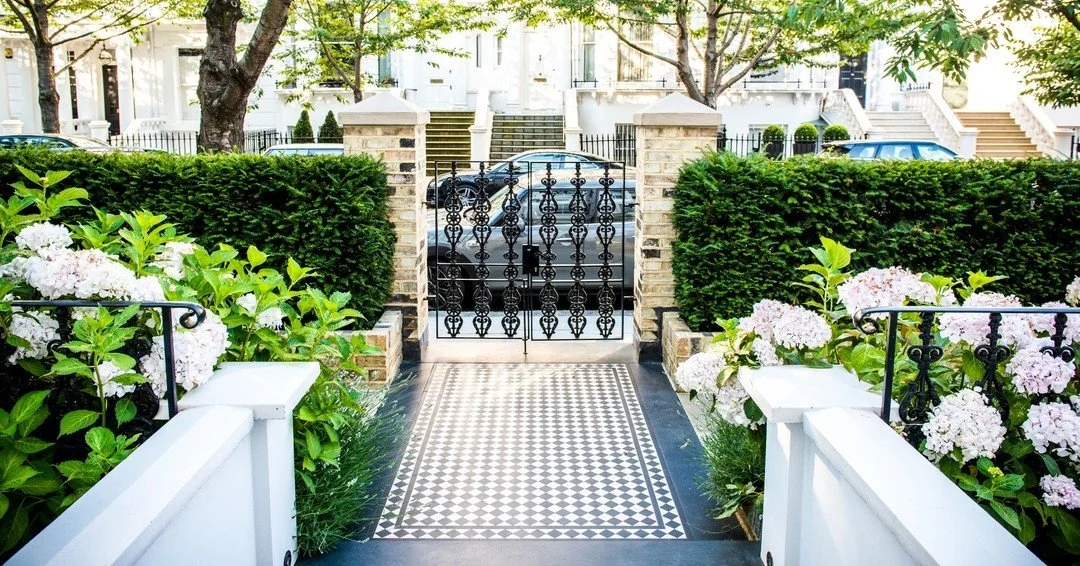 Making an entrance in the best way. An entrance can set the tone for everything that follows. Whether arriving at a house, a garden or any space, that first impression matters. It was a pleasure to design this front garden in London, softening the vi