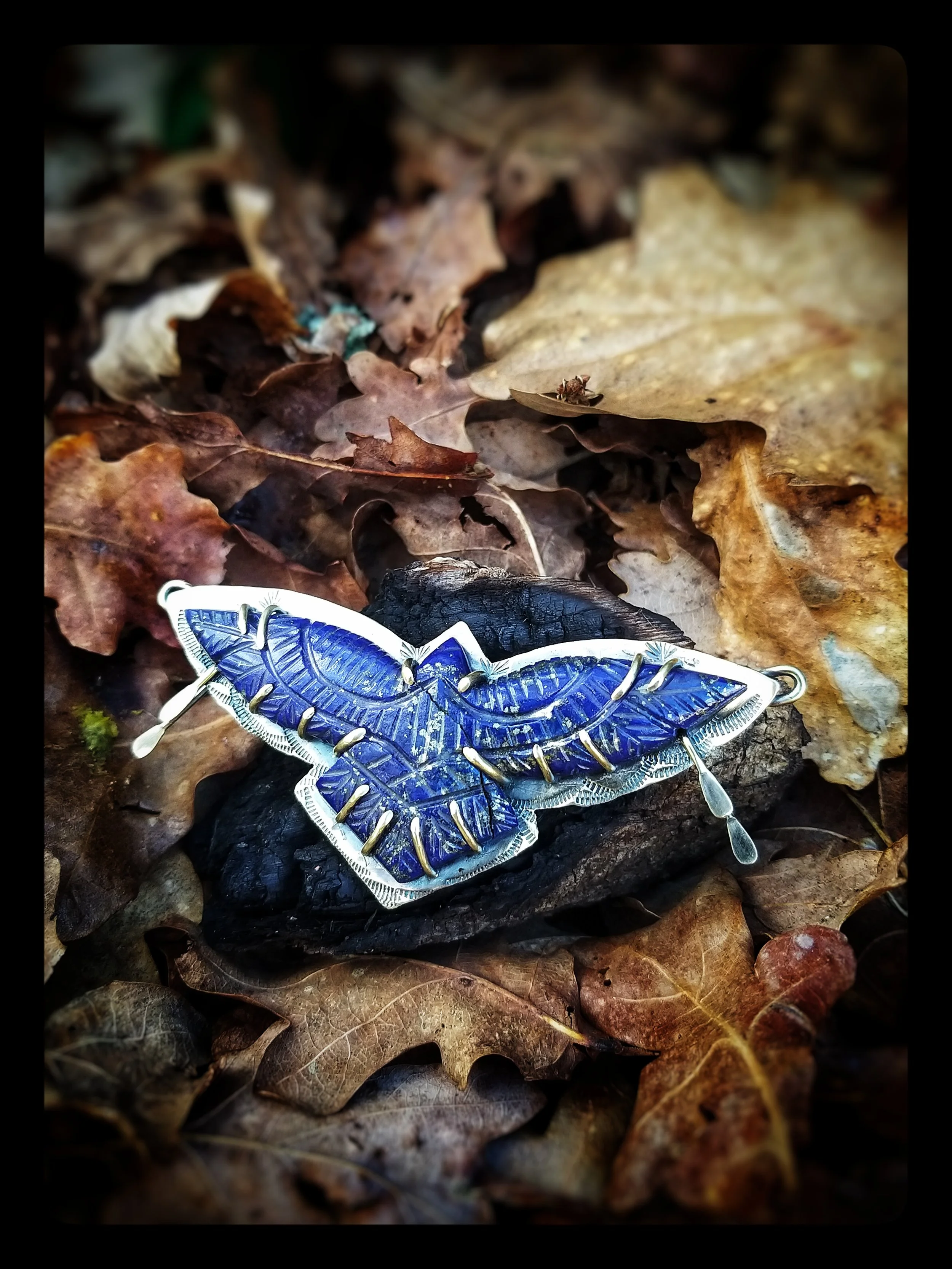 Talisman aigle lapis lazuli, bijoux lapis lazuli, bijoux créateur, bijoux uniques, bijoux artisanaux français, bijoux faits mains, bijoux créateur originaux