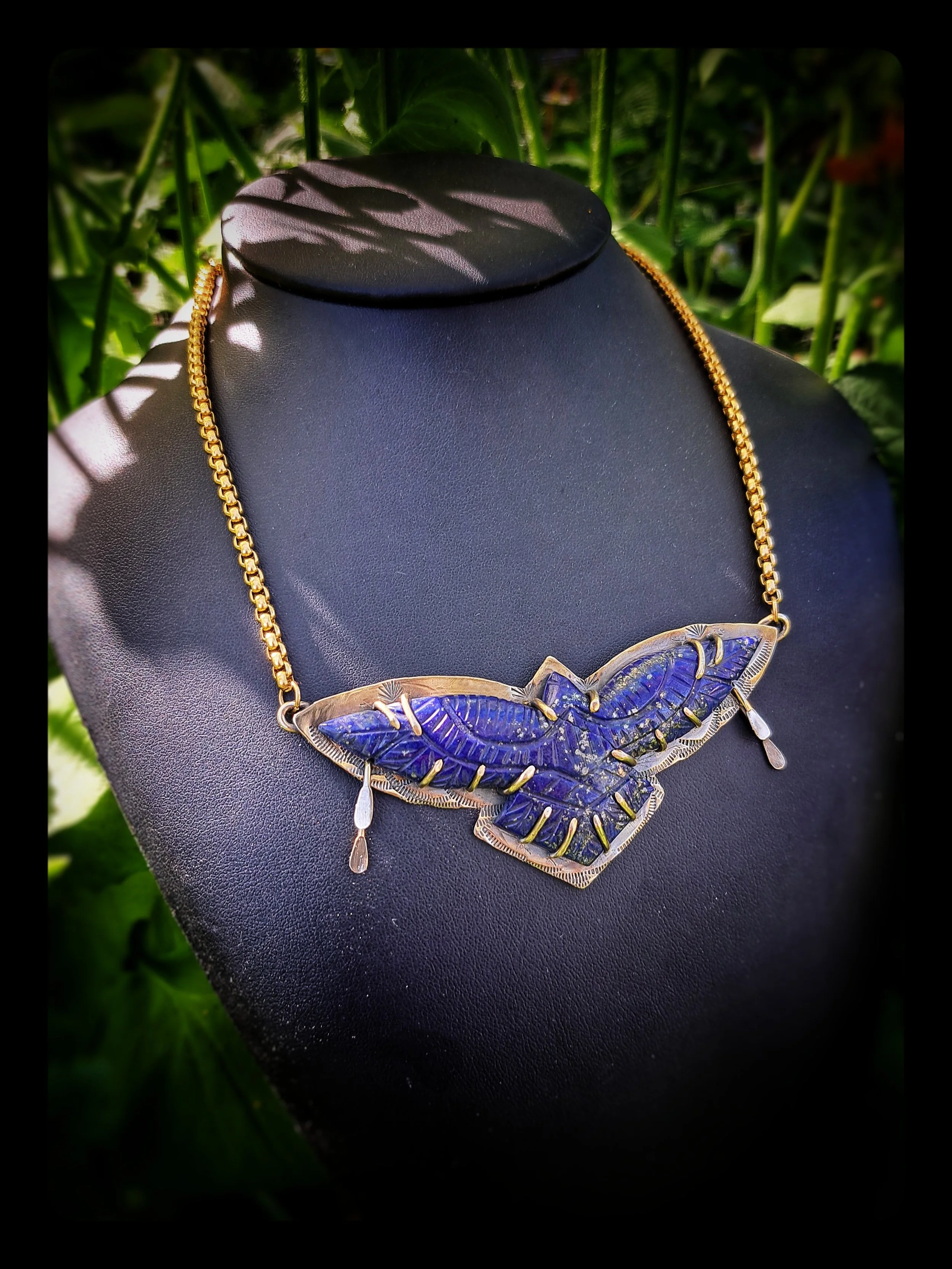 Talisman aigle lapis lazuli, bijoux lapis lazuli, bijoux créateur, bijoux uniques, bijoux artisanaux français, bijoux faits mains, bijoux créateur originaux