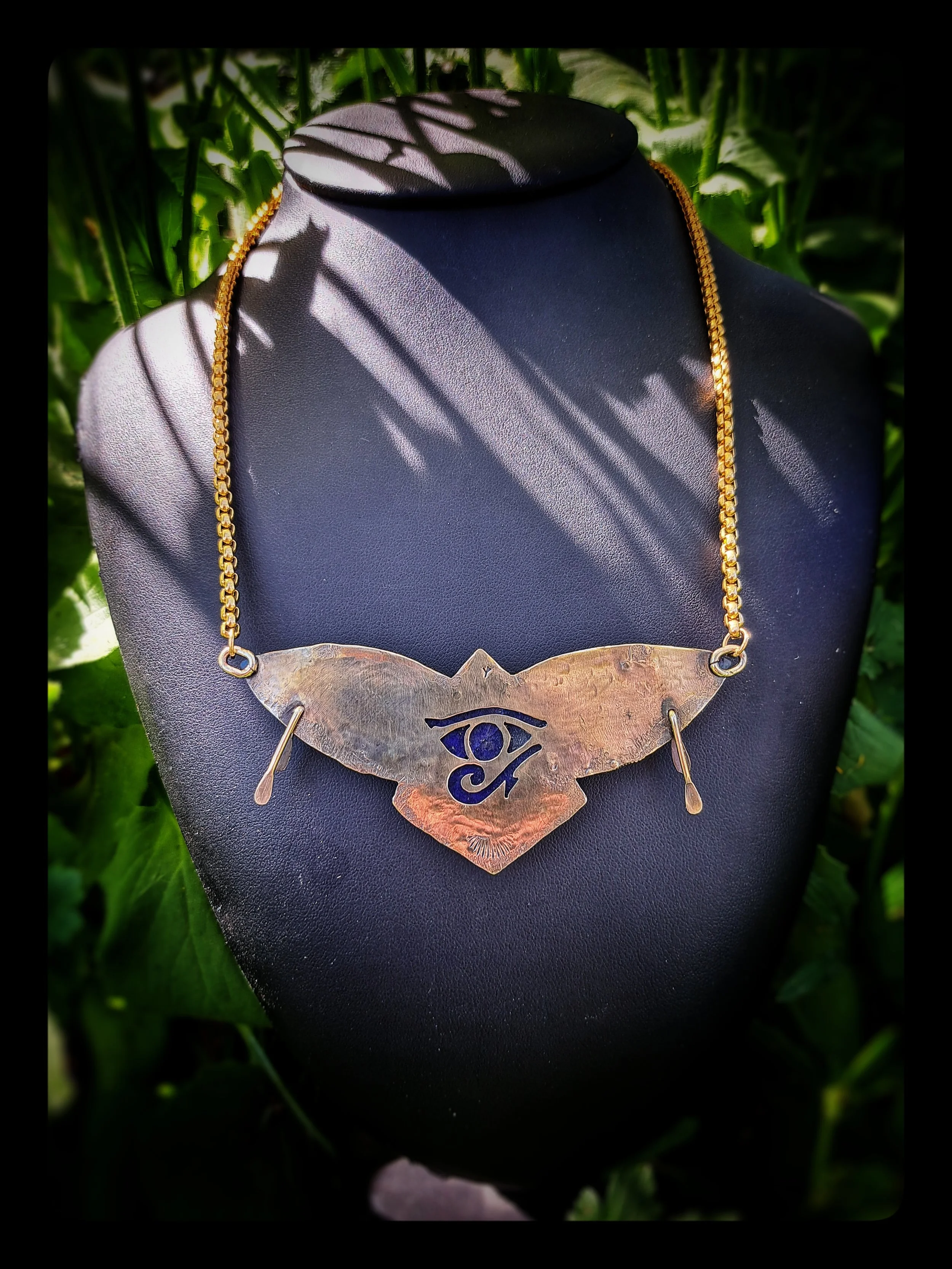 Talisman aigle lapis lazuli, bijoux lapis lazuli, bijoux créateur, bijoux uniques, bijoux artisanaux français, bijoux faits mains, bijoux créateur originaux