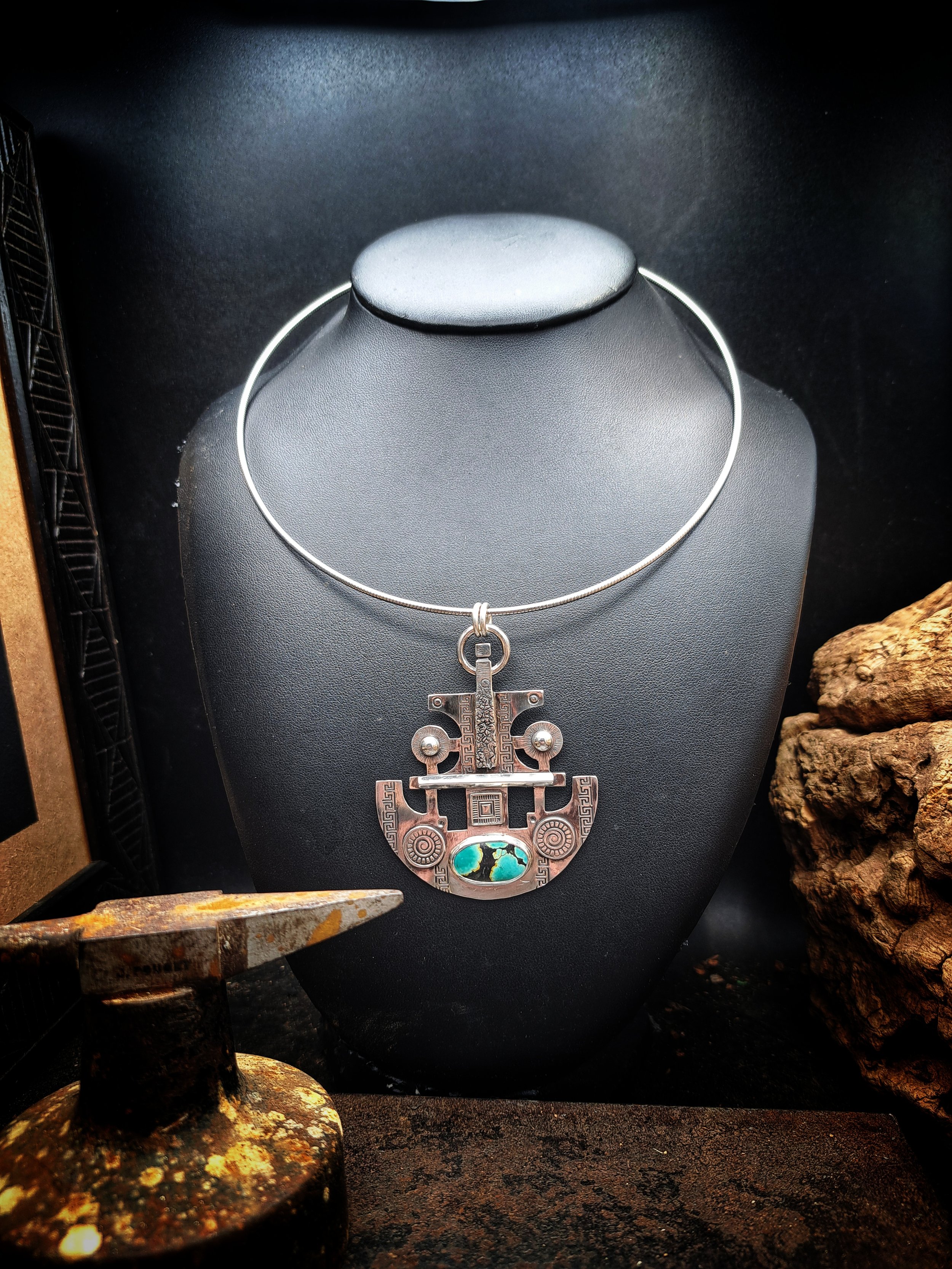 talisman artefact en argent 950 et turquoise hubeï, bijou unique fait main en France, bijoux créateur originaux