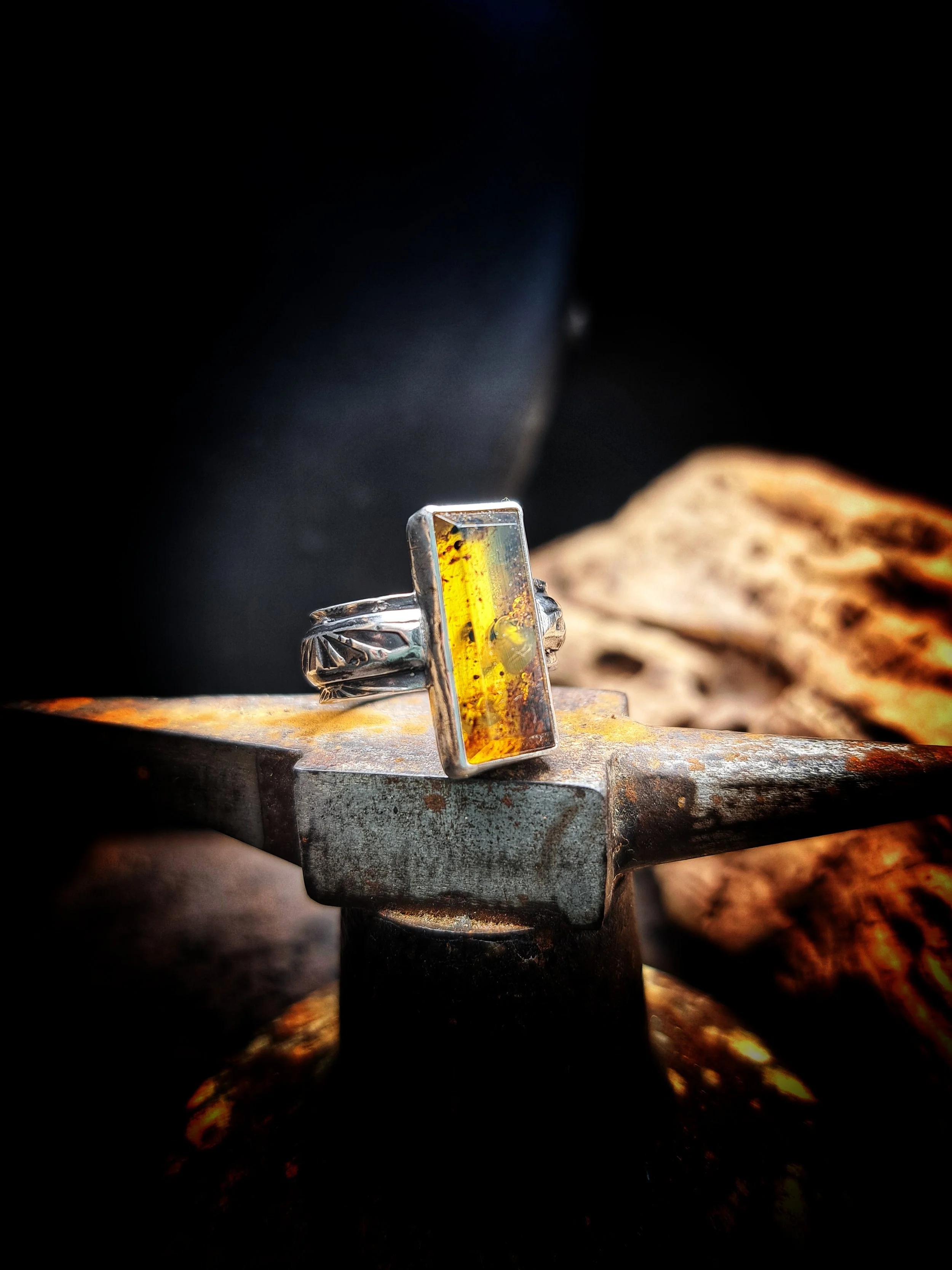 bague soleil ambre du mexique, bijou unique fait main en France, bijoux créateur, bijoux amérindiens