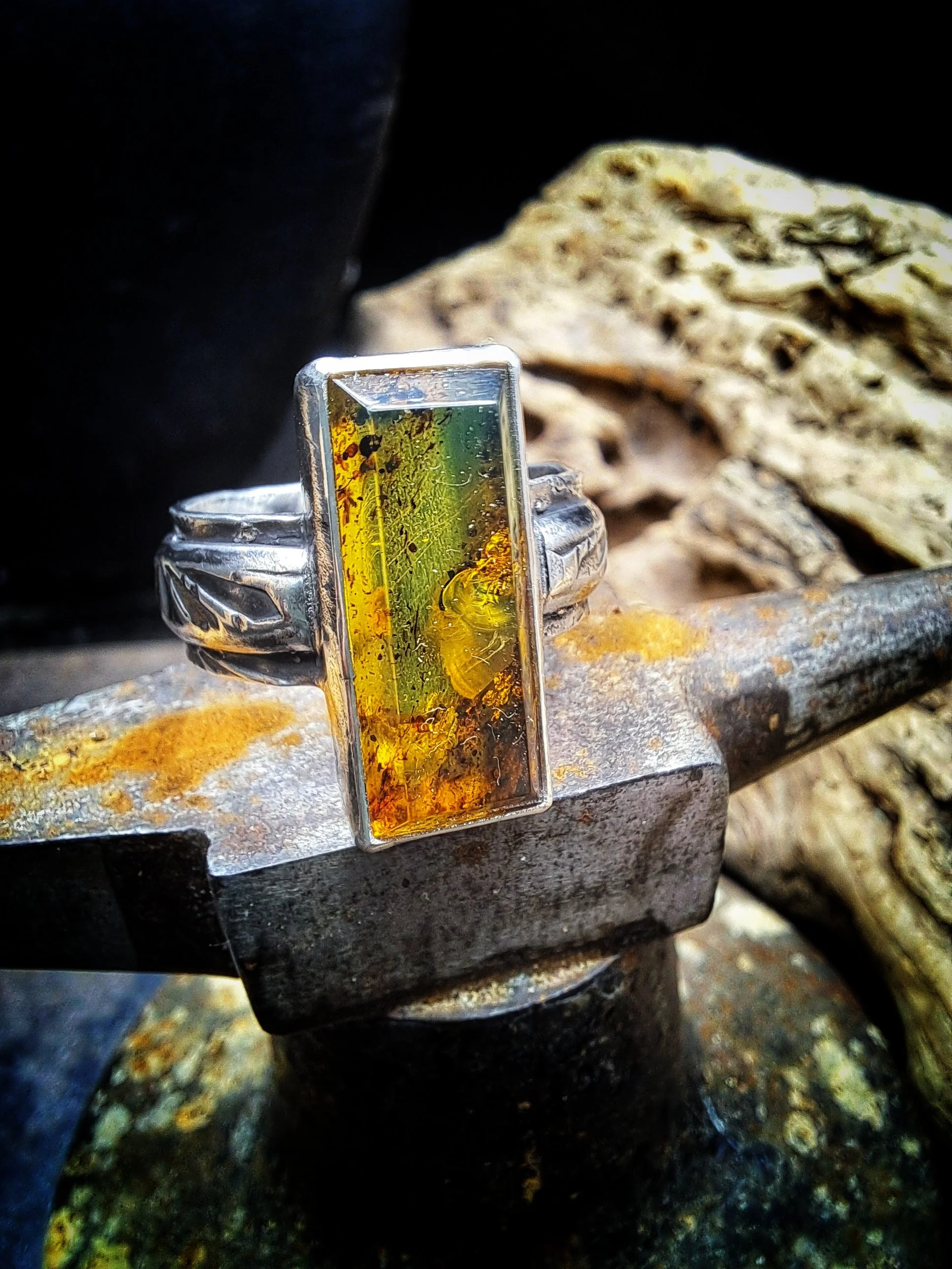 bague soleil ambre du mexique, bijou unique fait main en France, bijoux créateur, bijoux amérindiens
