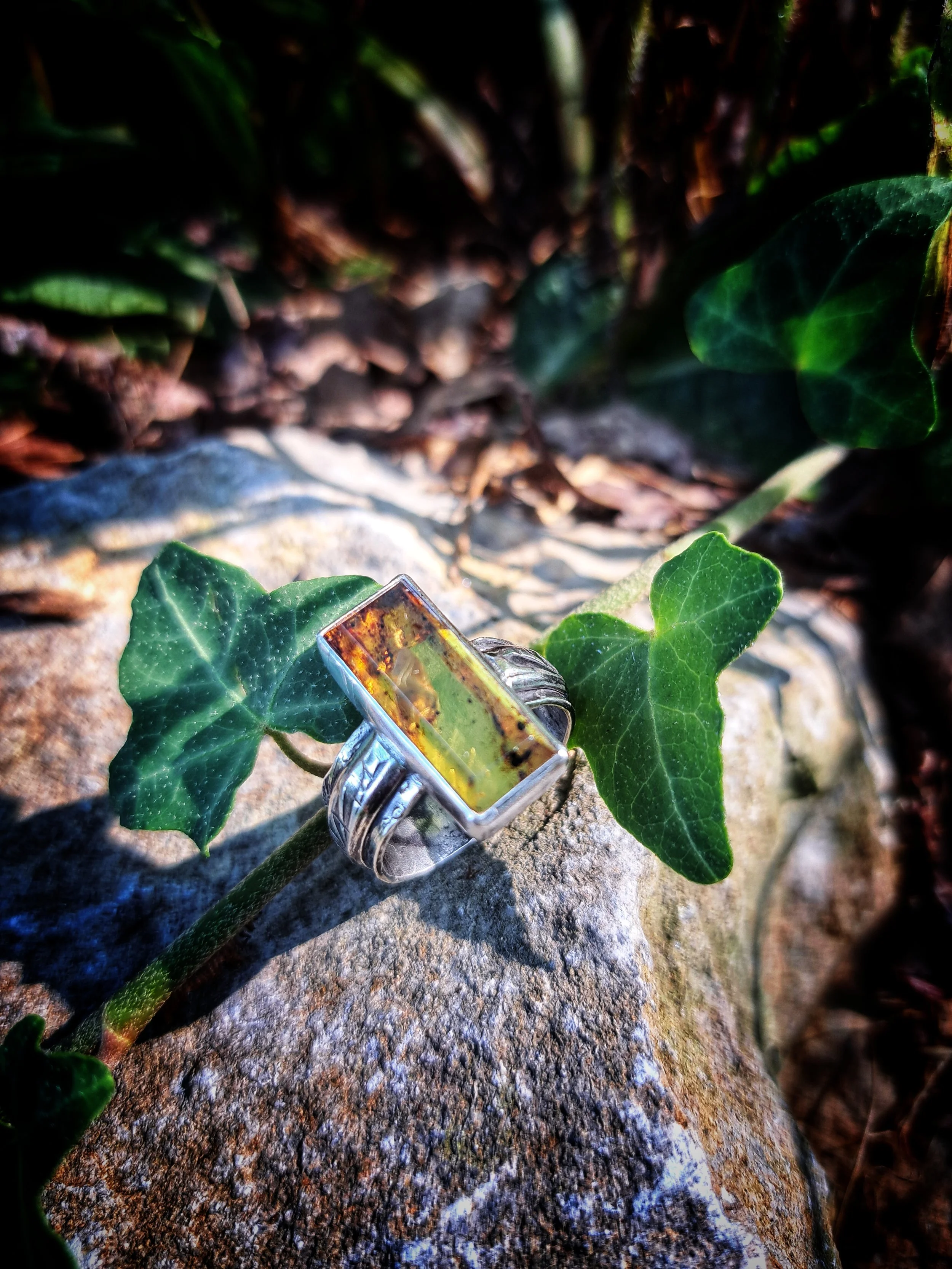 bague soleil ambre du mexique, bijou unique fait main en France, bijoux créateur, bijoux amérindiens
