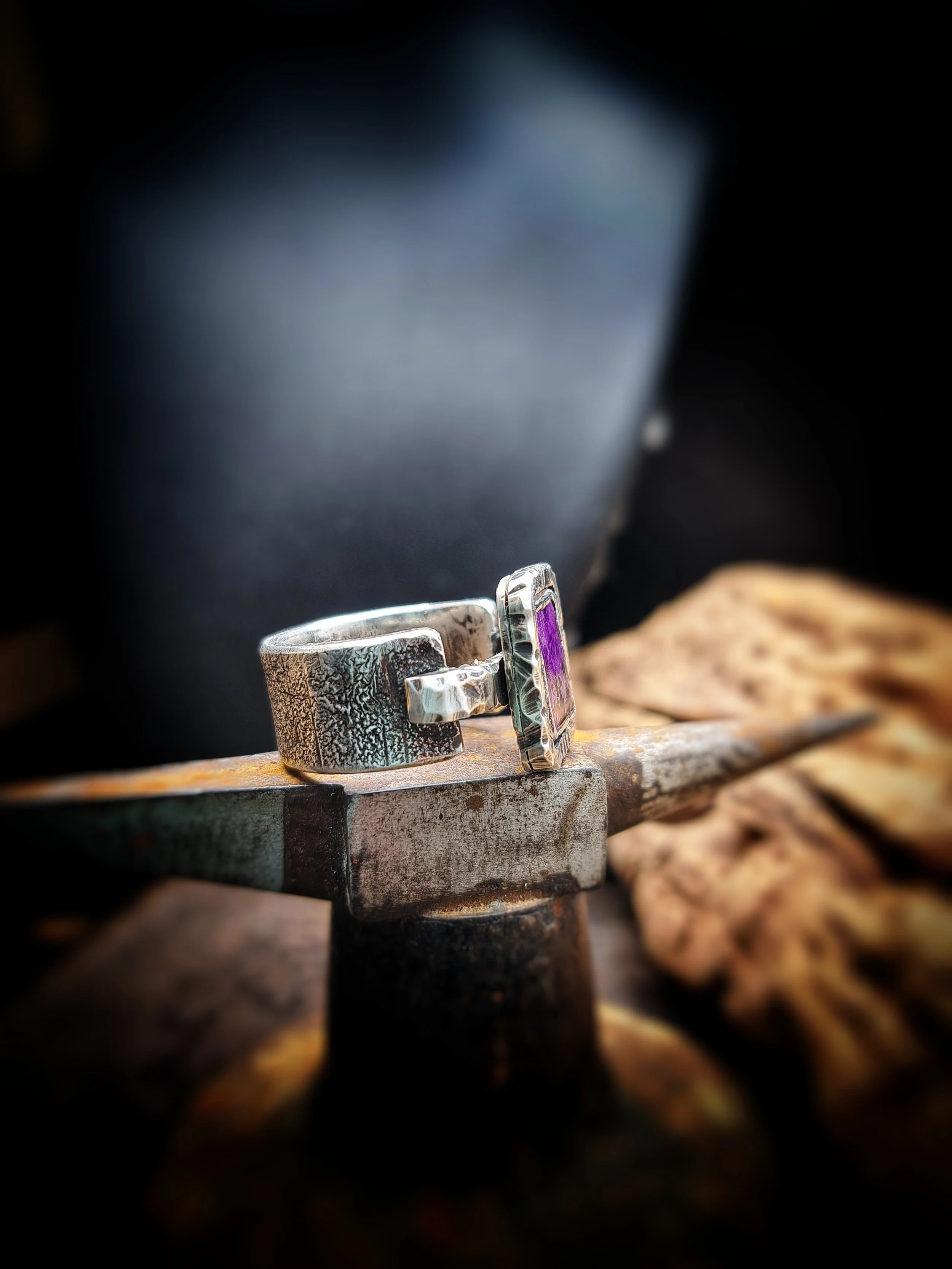 Bague origine en argent et sugilite, bijou unique fait main en France, bijoux créateur