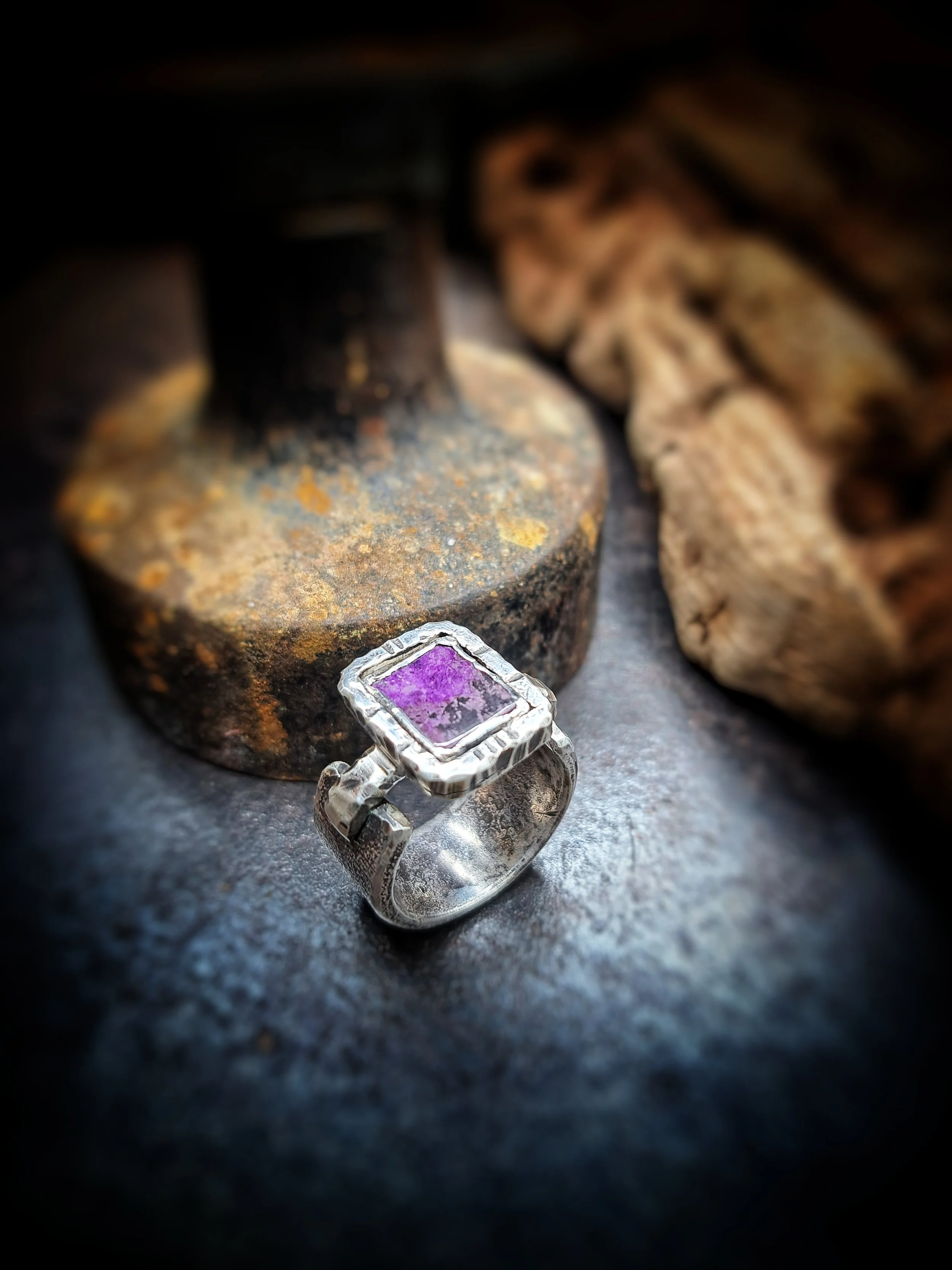 Bague origine en argent et sugilite, bijou unique fait main en France, bijoux créateur