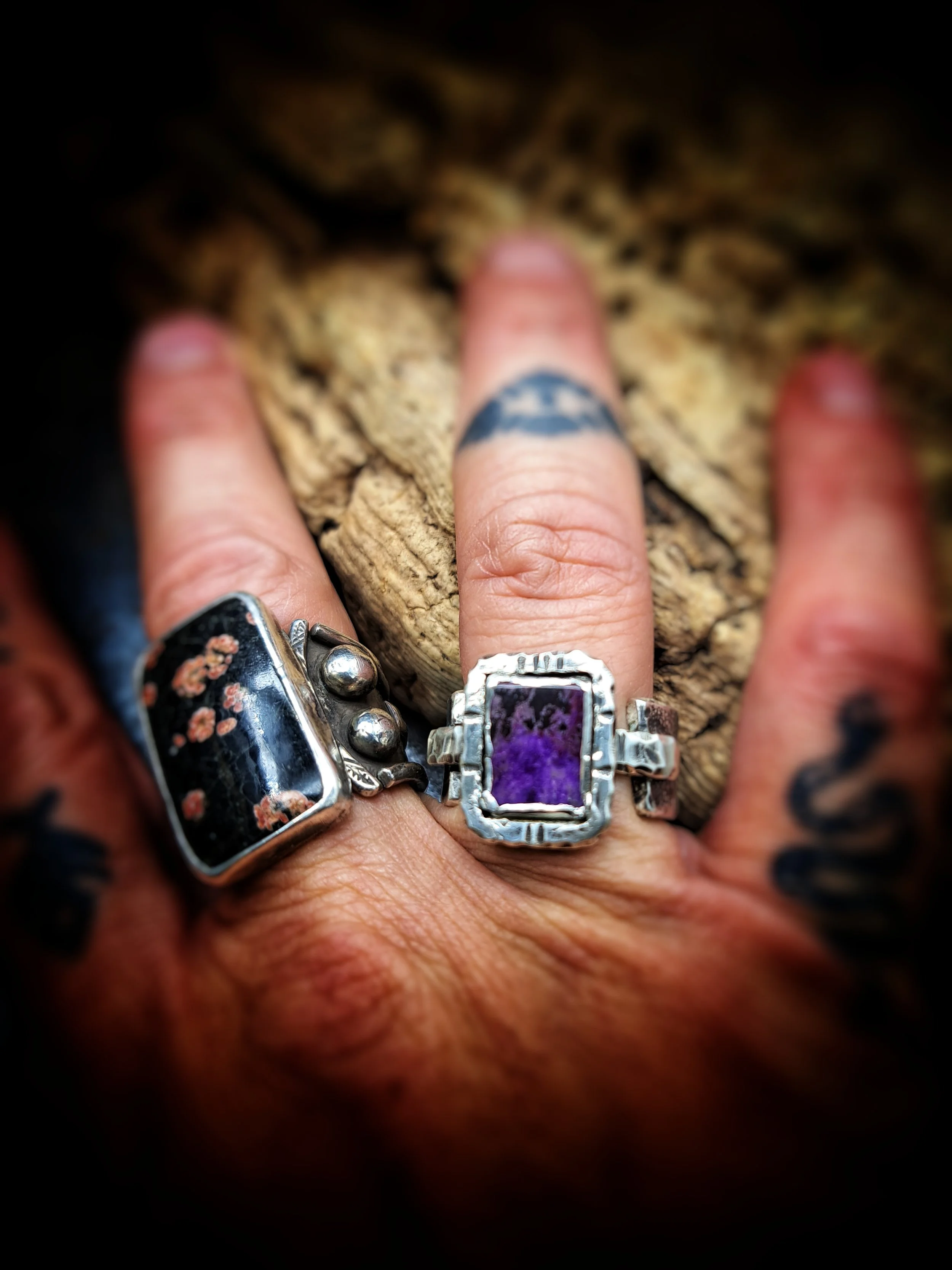 Bague origine en argent et sugilite, bijou unique fait main en France, bijoux créateur