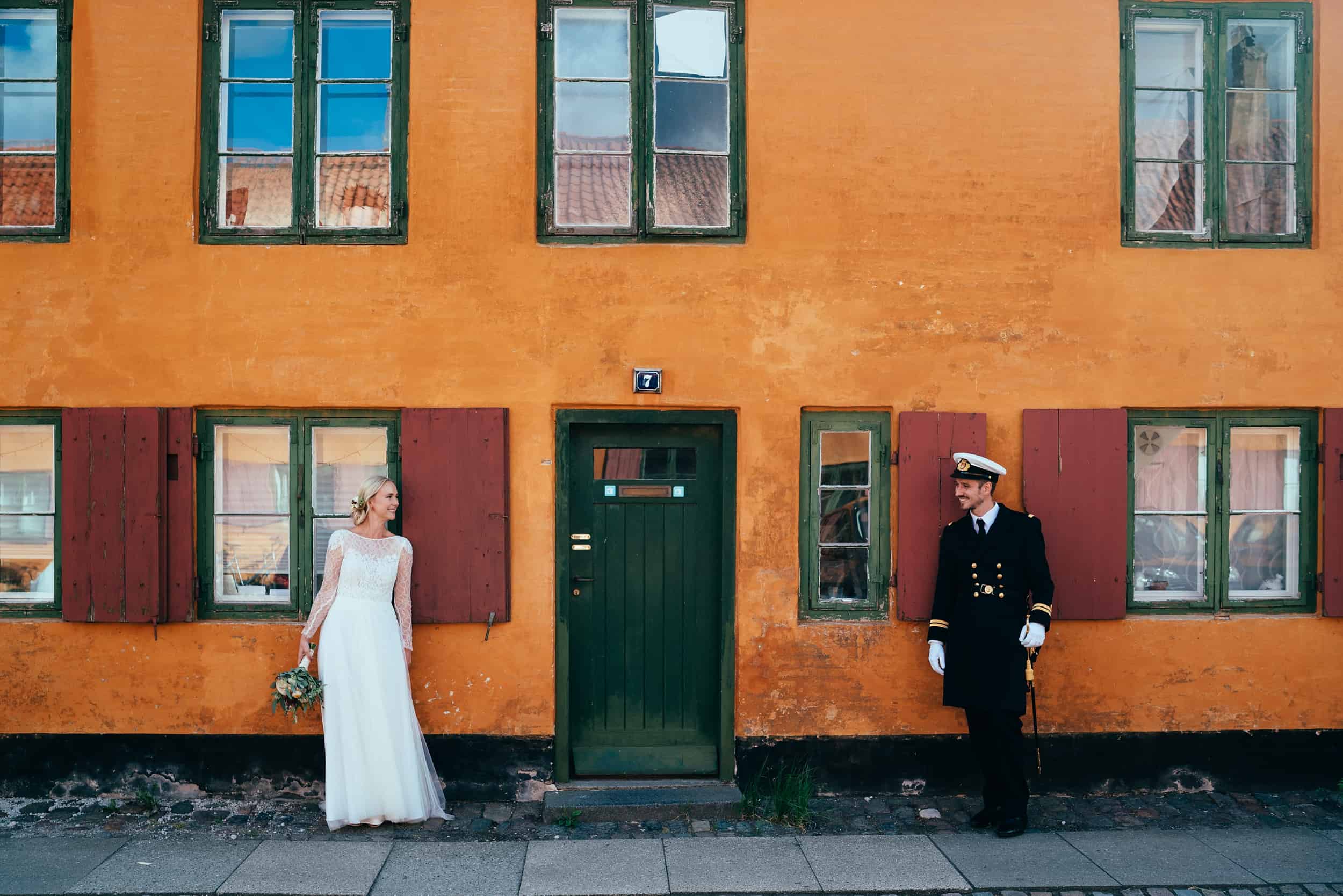 bryllupsfotograf-nyboder-orange-hus.jpg