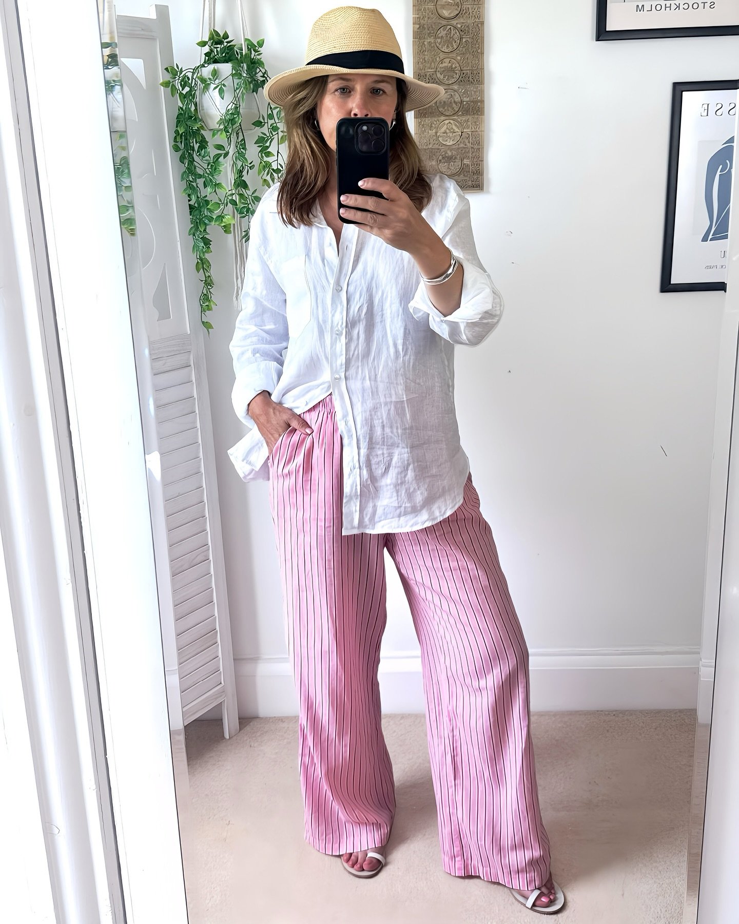 Easy breezy linen and hats for a tropical London. 🥵🌞 
Can't beat a pair of wide leg flowy trousers - they suit all body shapes. 💡You just need to make sure the waistband works for you. Elasticated at the back/fitted  is better than all round for t