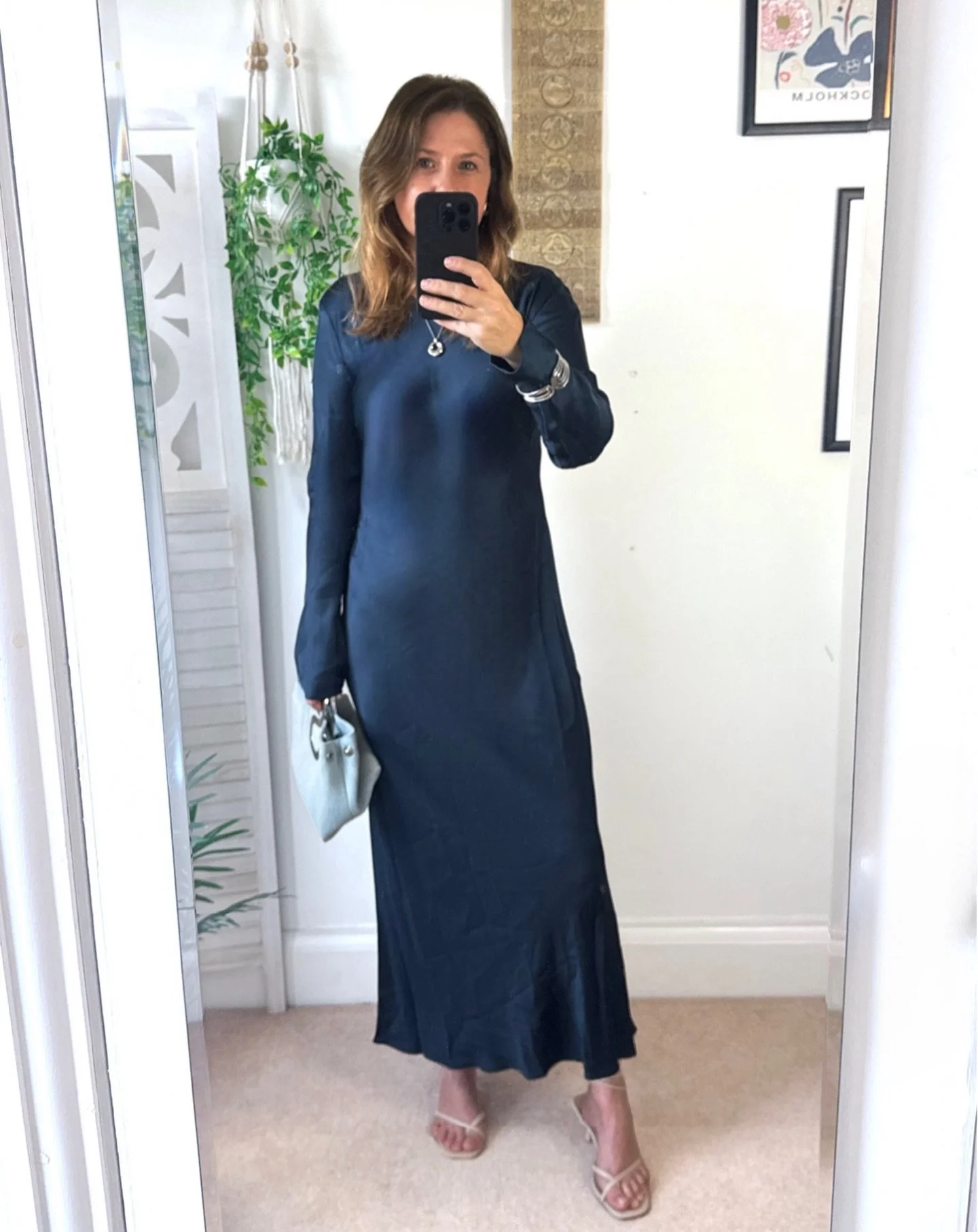 Satin for some Christmas drinks ✨🍸

I&rsquo;ve been wearing satin skirts for years, so this time I&rsquo;ve changed things up and gone for a satin dress. It's a great versatile fabric and works just as well for Christmas 🎄 as it does in summer. 

Y