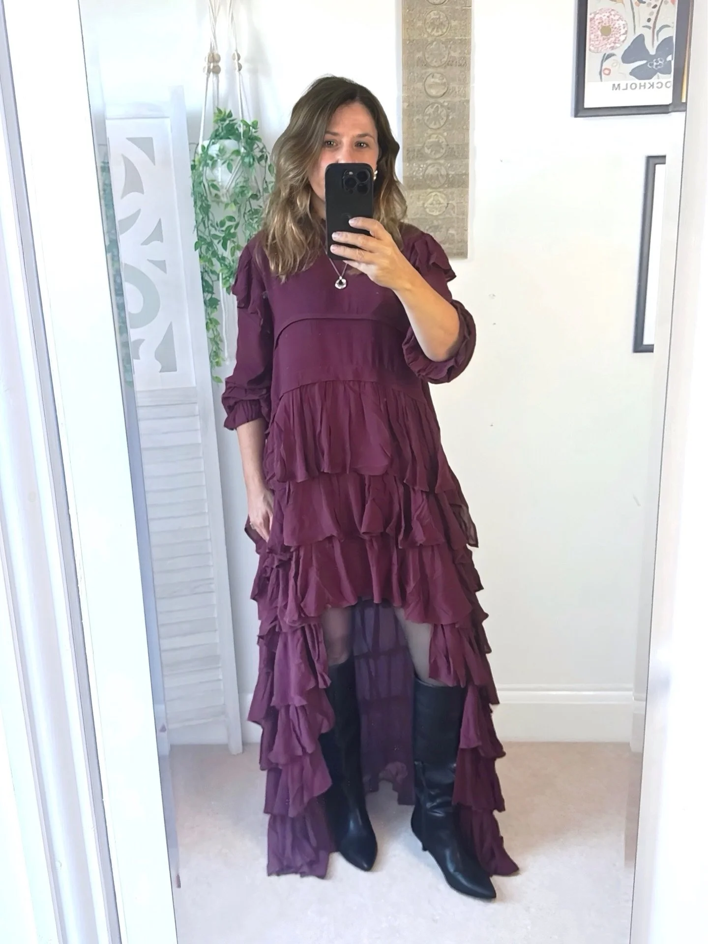 Party at the back ✨🙂
My personal style in 3 words is edgy comfortable and current with a few non negotiables. If I&rsquo;m wearing a shorter dress, it&rsquo;s either with boots, platforms or flat sandals. Never stiletto style shoes, it's just not me