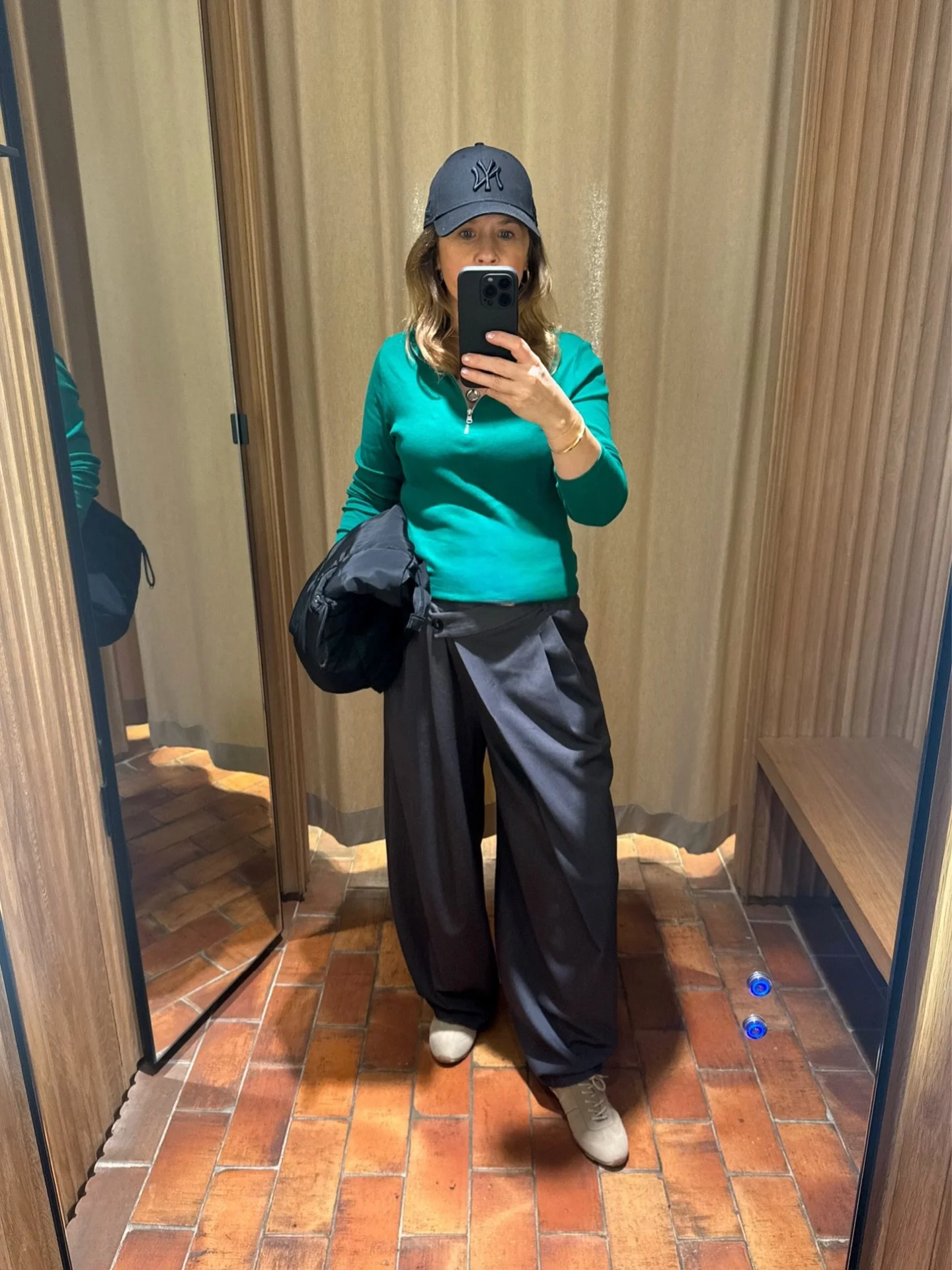 Some bold colours are on their way this year 💚
One of them is green - a shade I love and can easily shop from my own wardrobe.

I have cool colouring, so green works well with grey. For those of you with warmer colouring, green paired with camel or 