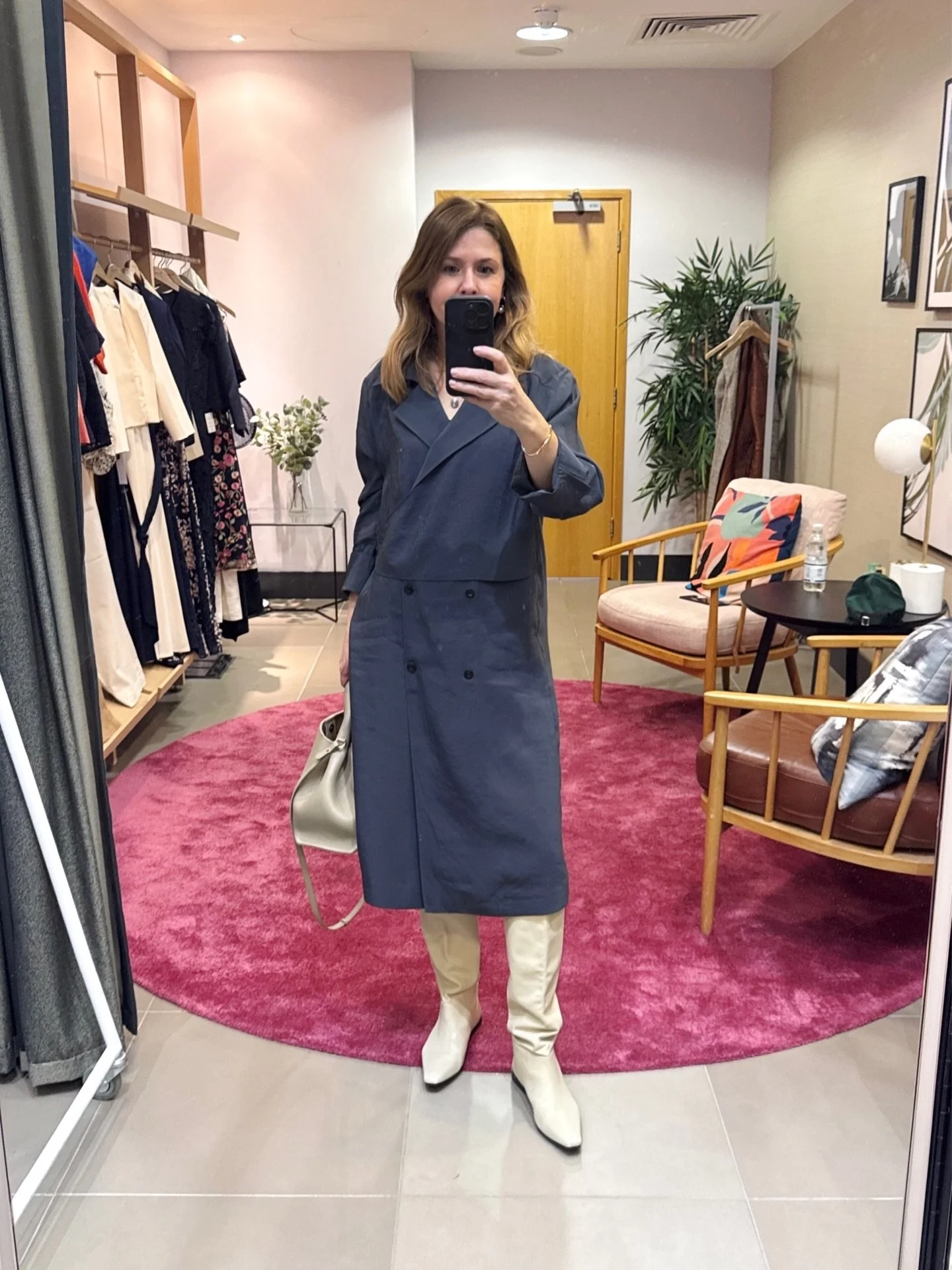 A few snapshots from the past week.🙂

✨Back in a private personal styling room
✨Where amongst other items  these lovely blouses 
  were bought.
 ✨Outfits from the newly revamped M&amp;S, which are 
  fantastic! 
✨Colour analysis at the end of a ward