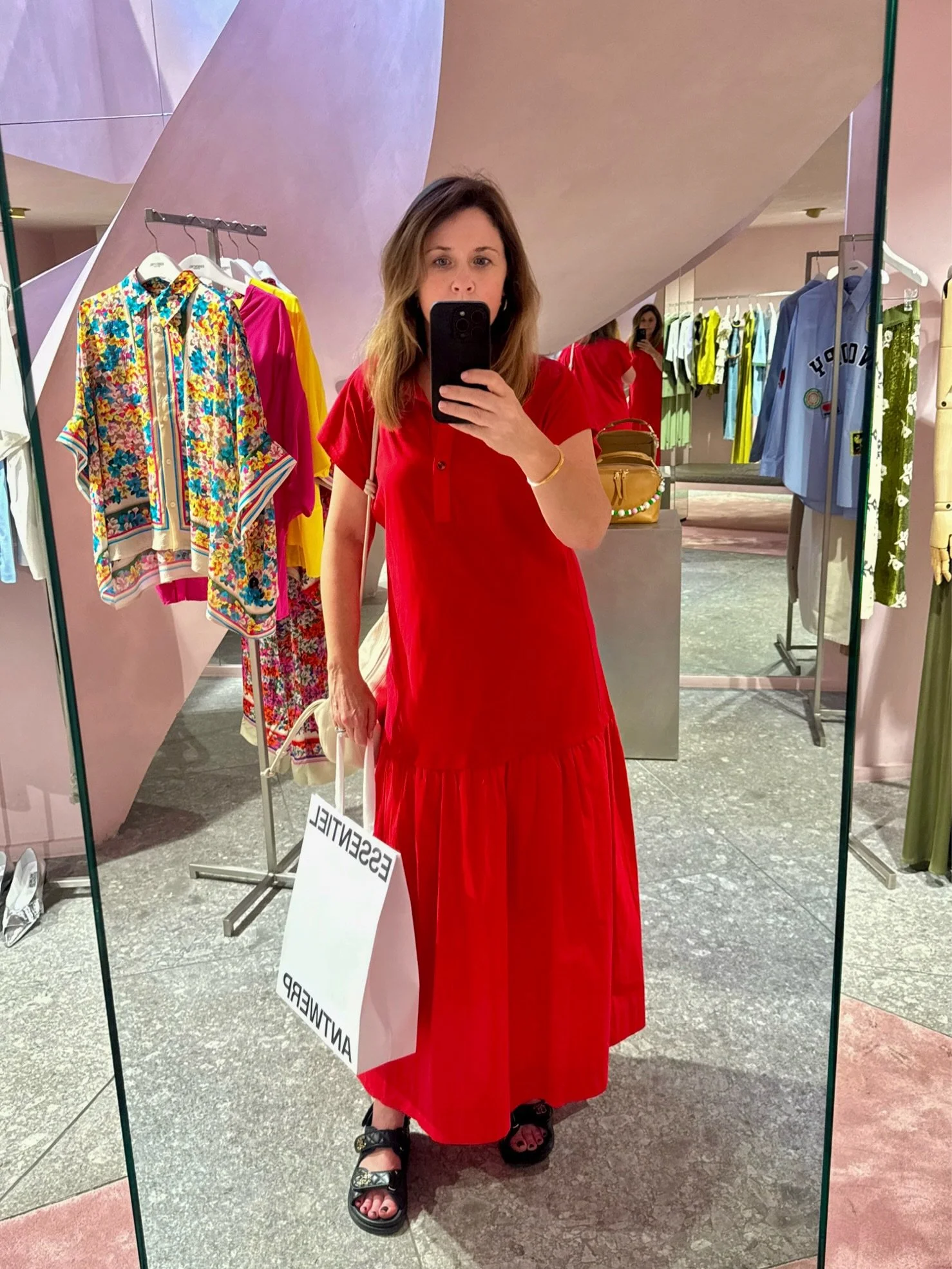 A few snaps from a visit to Essential Antwerp and Chelsea in Bloom!  It was a day of colour and sunshine. 🙂🌞💐🌸
The sun is out and there is still time to book in personal shopping for your summer wardrobe in June. 
Enjoy the heatwave for those of 