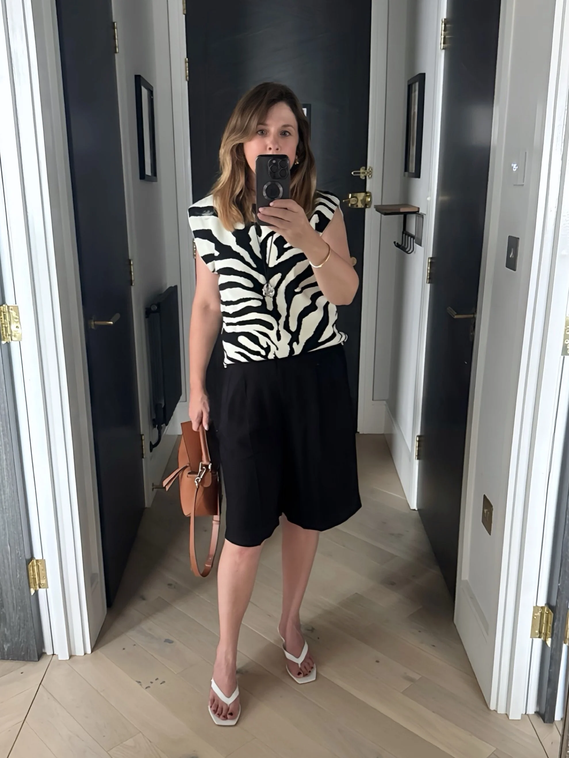 Back in shorts, and my love of zebra 🦓 print continues into the summer.

My colouring is far more suited to this stark black and white animal print than leopard, which is always on the warm side for me. But I wear it anyway if it&rsquo;s in a style 