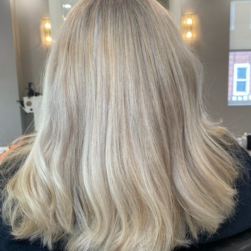 Gray blending by Madie! ❤️
Cirque Salon 
☎️ 304-280-3277
.
.
.
.
.
.
.
.
 #grayblending #meltingcolor #shadesEQ #schwarzkopfusa #schwarzkopfcolor #davinescolor #oligo #glaze #toner #develop #trends #ontrend #hairtrends #haircolor #behindthechair #hai