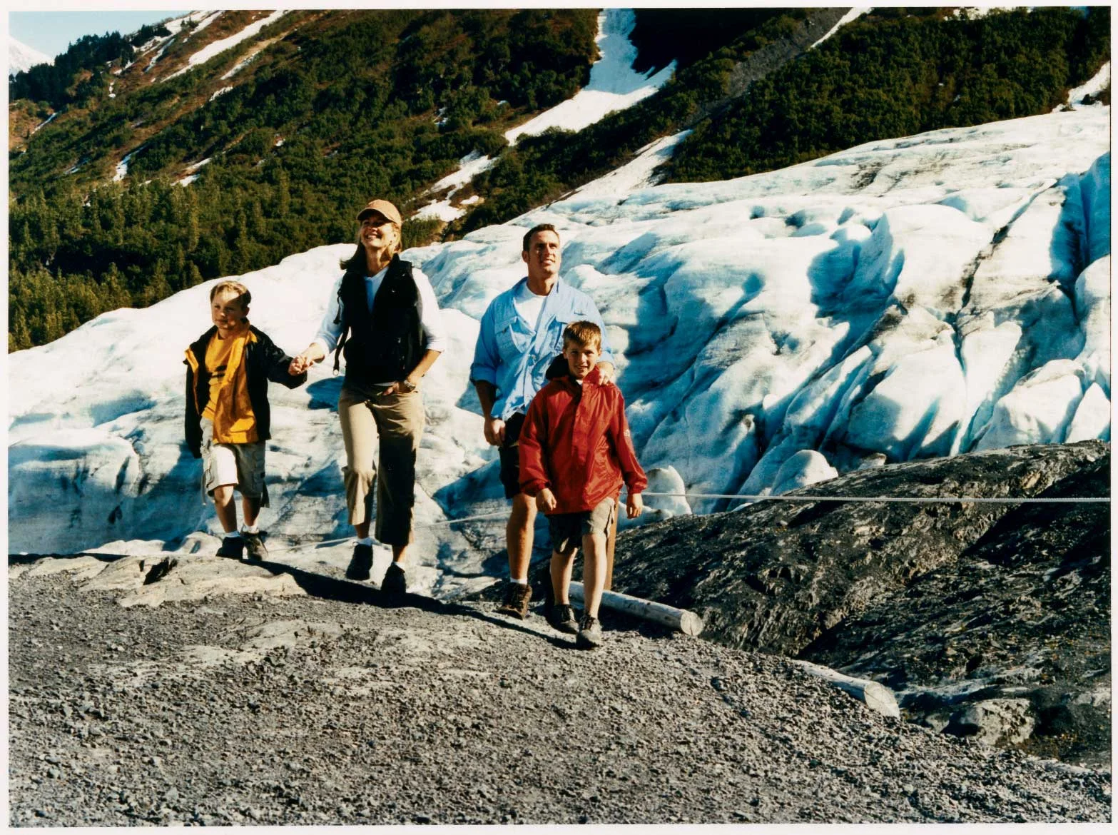 RCI_Alaska_FamilyHike_11.jpg