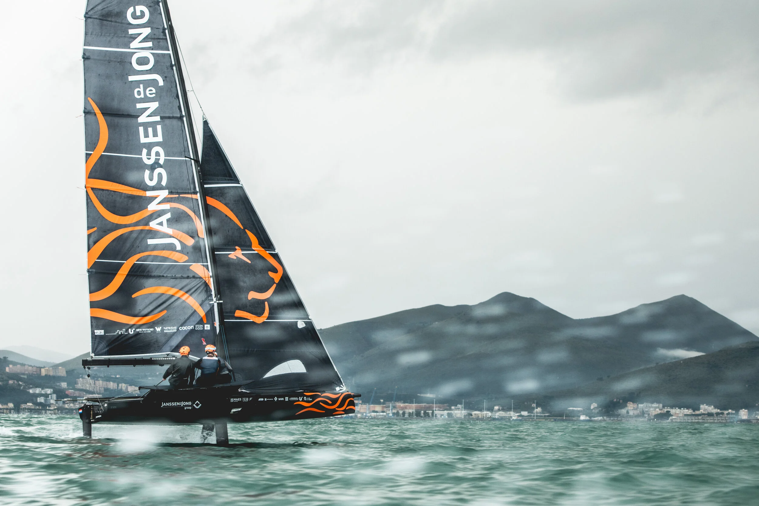 Team DutchSail – Janssen de Jong namens Nederland naar Liberty Bitcoin Youth Foiling World Cup
