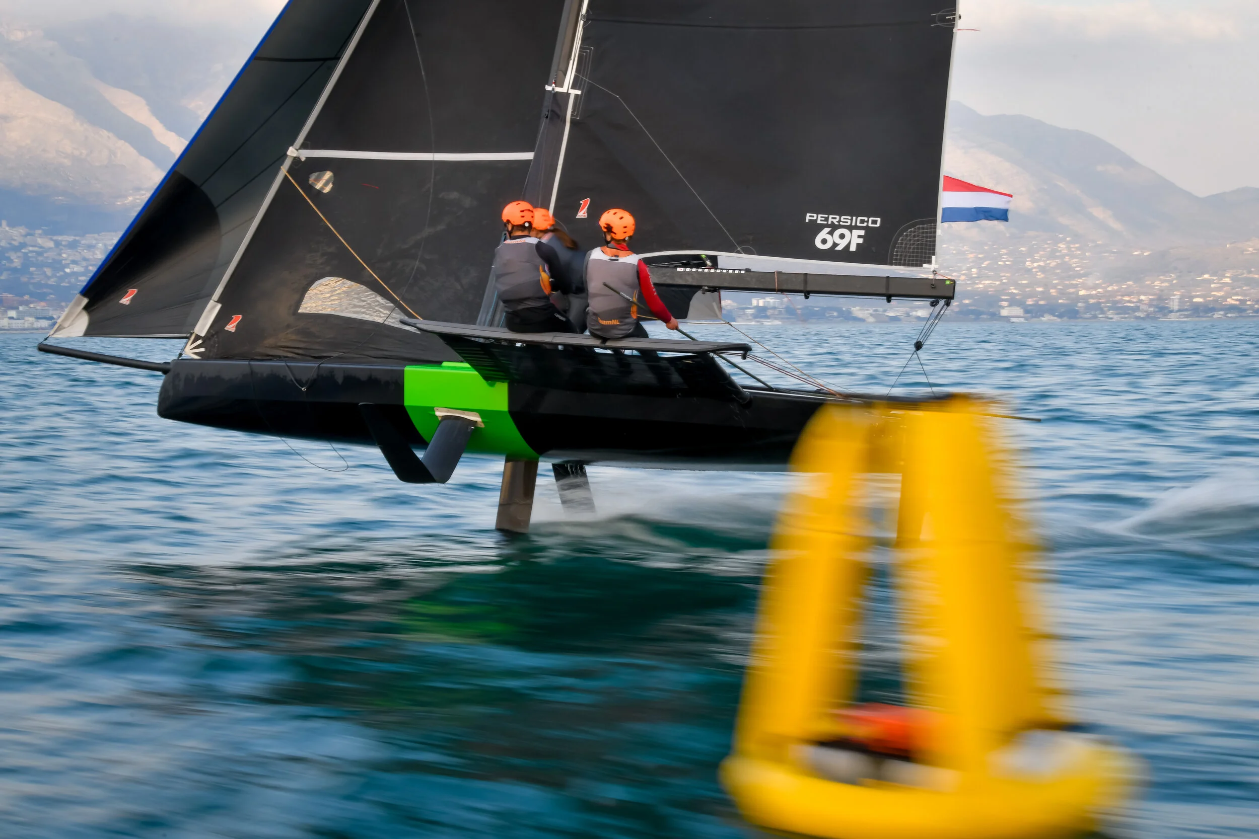 Team DutchSail – Janssen de Jong aan kop na dag twee Youth Foiling Gold Cup