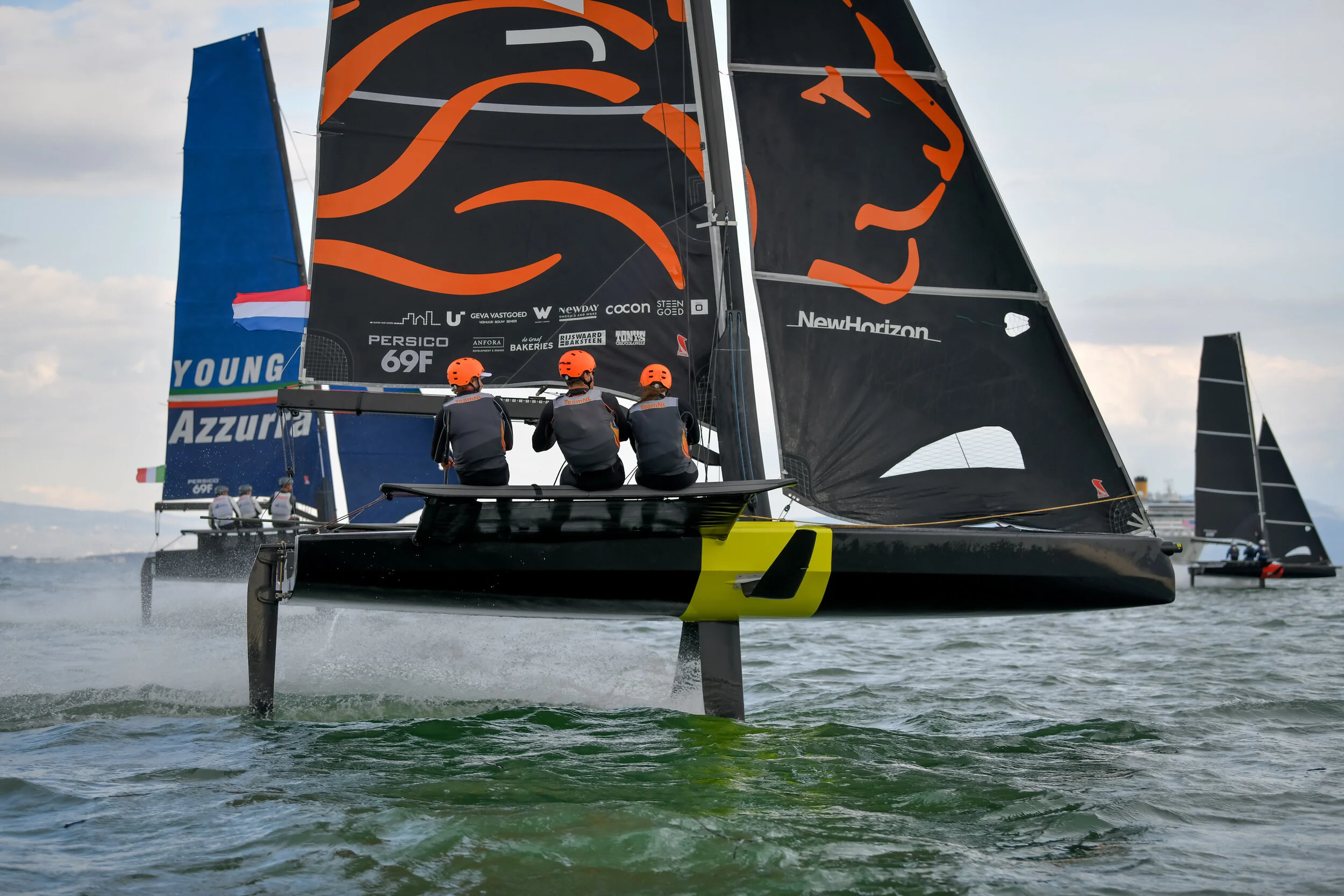 Team DutchSail – Janssen de Jong aan de leiding na eerste finaledag Liberty Bitcoin YFGC. 
