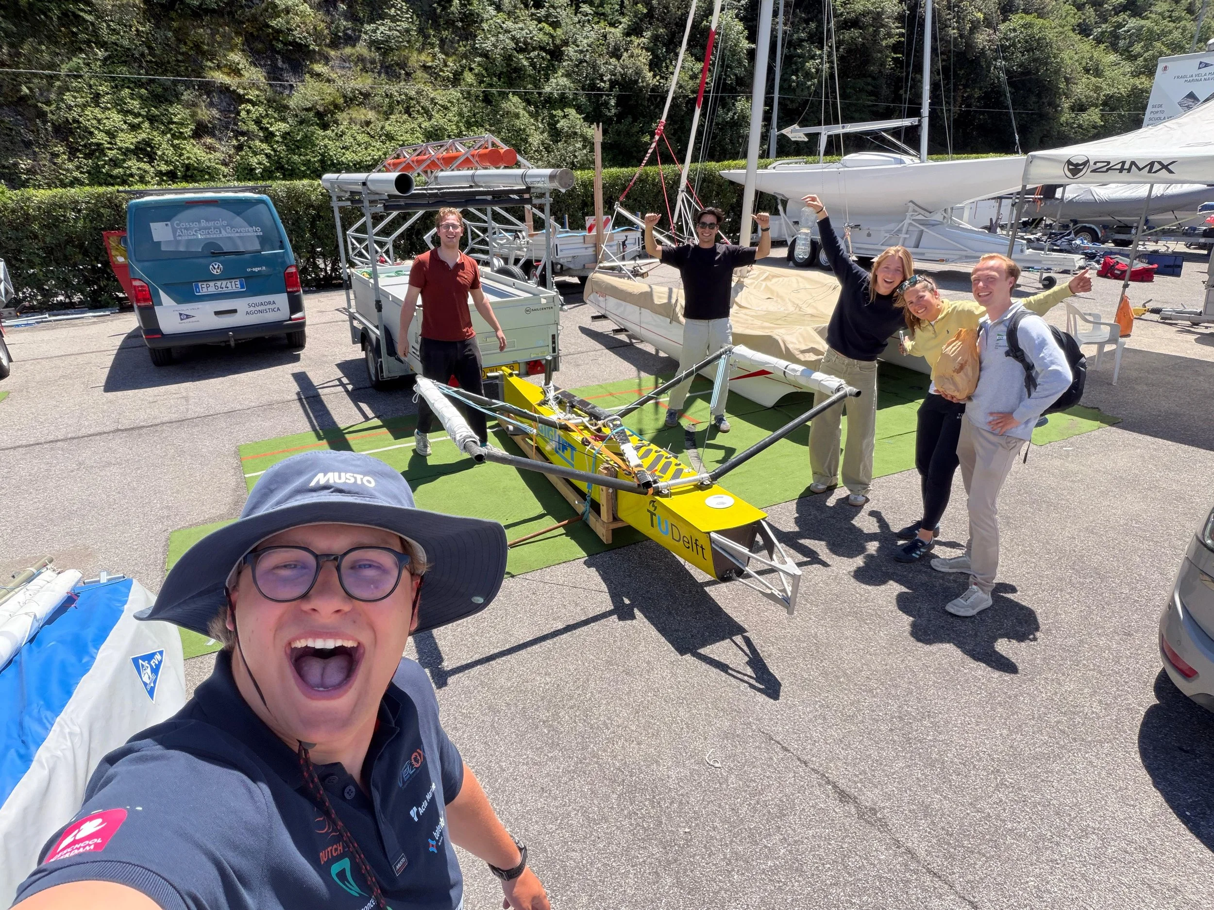 Vliegen op vlas en skistokken: Team Velox rondt eerste fase SuMoth Challenge af